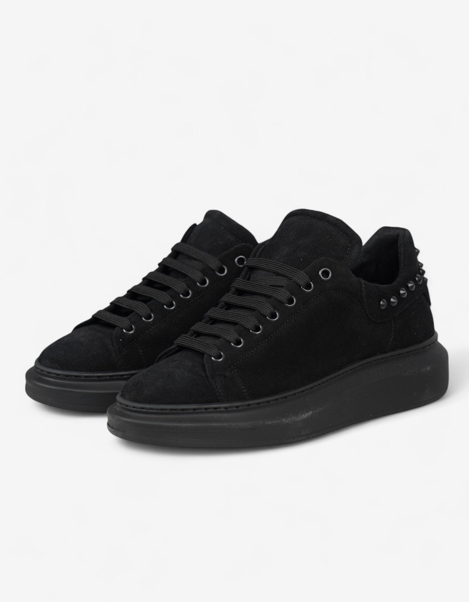 Sneakers uomo in camoscio con borchie