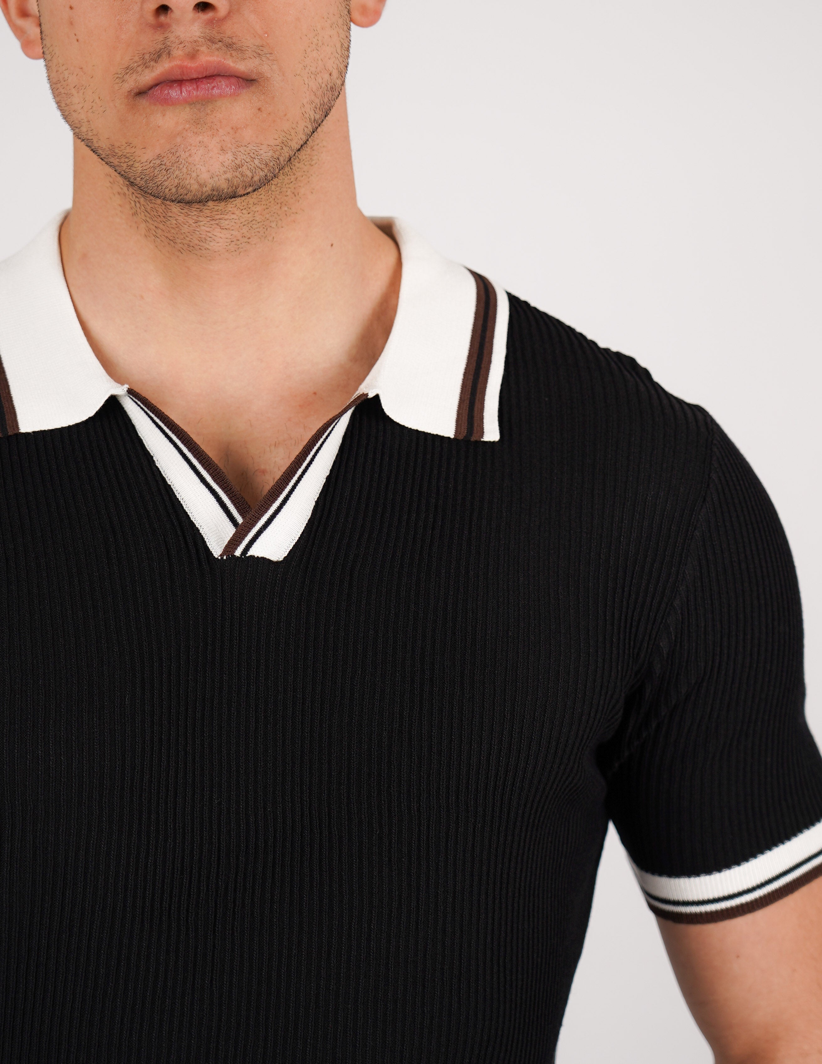 POLO MANICA CORTA CON RICAMO SUL COLLO