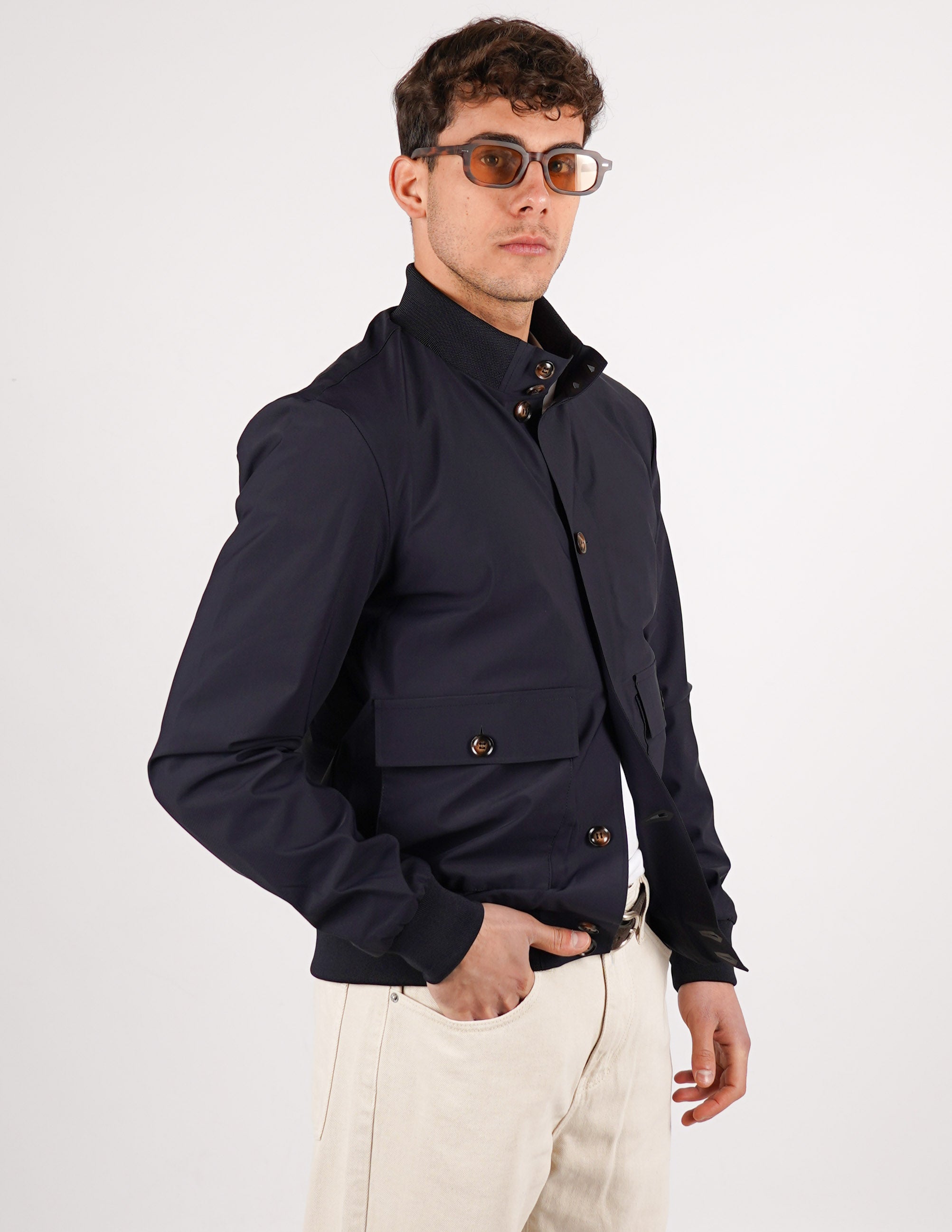 Giubbino con collo in tessuto tecnico