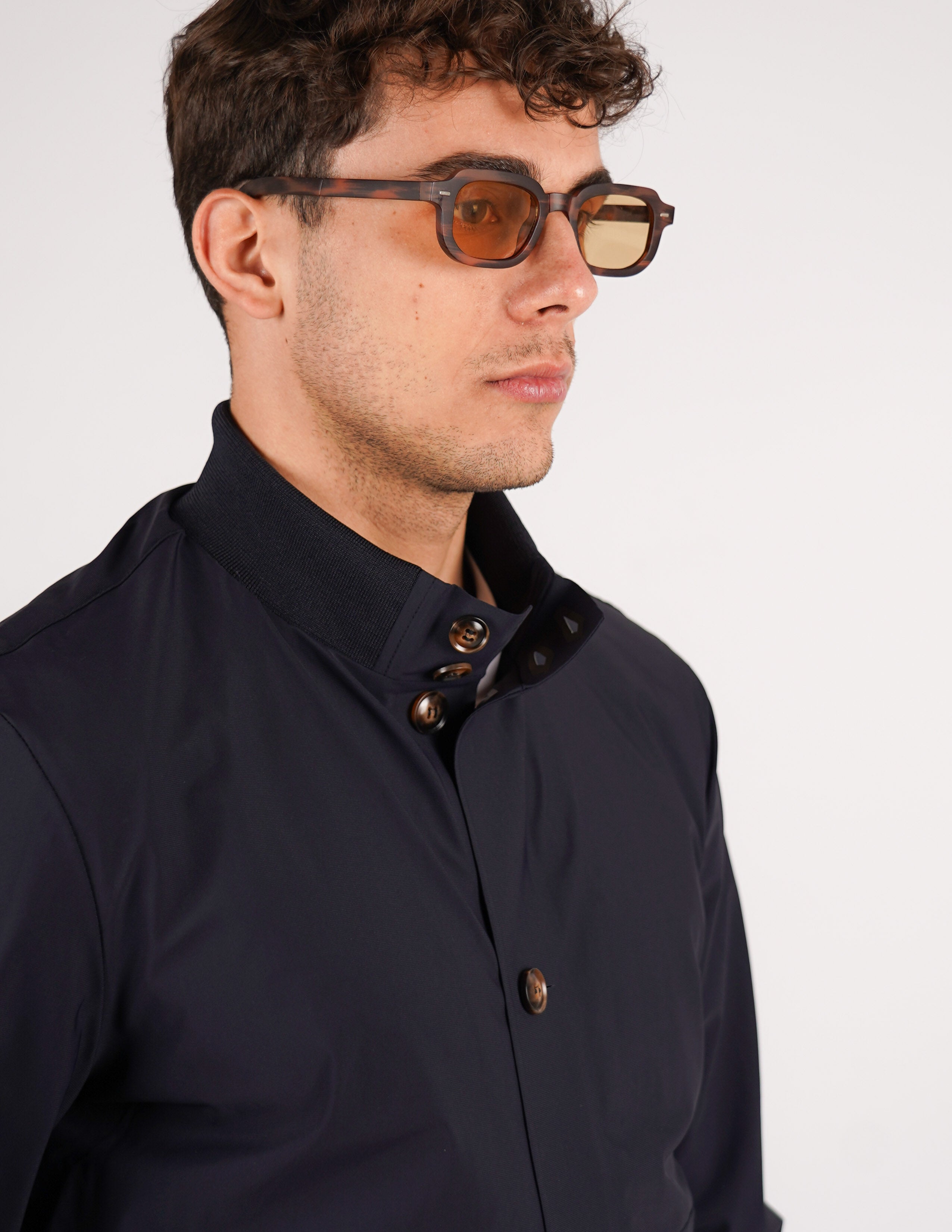 Giubbino con collo in tessuto tecnico