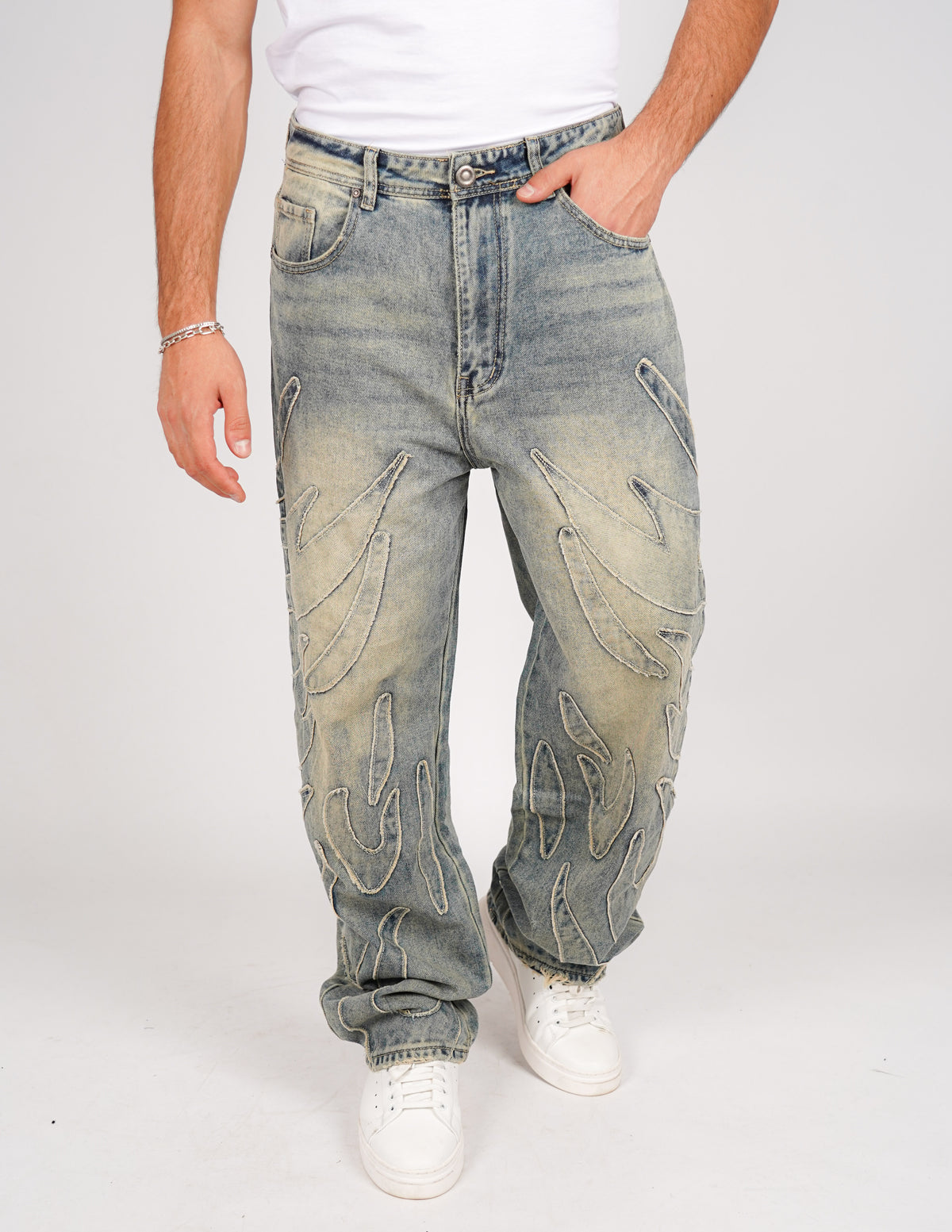 jeans con ricami baggy