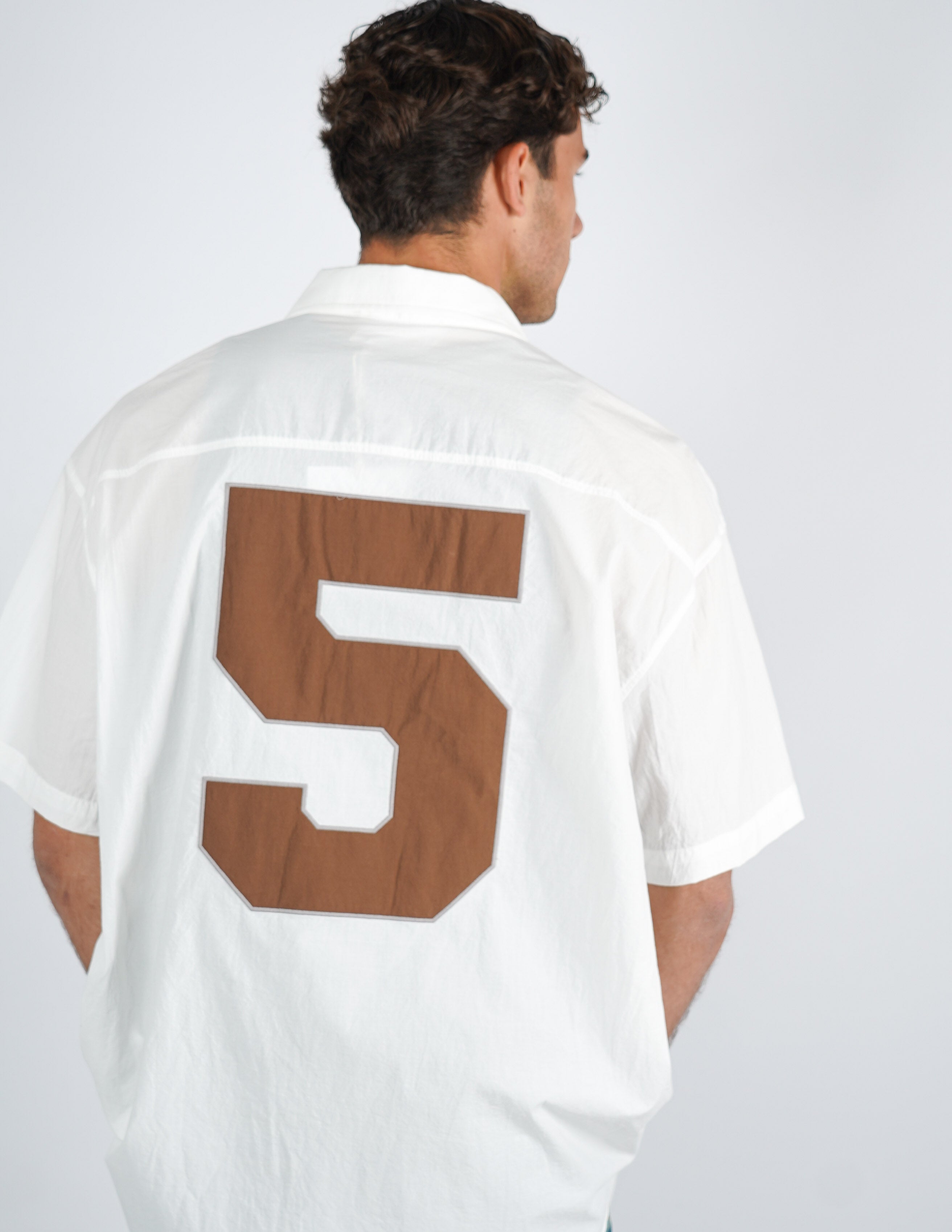CAMICIA MANICA CORTA STRUTTURATA CON NUMERO
