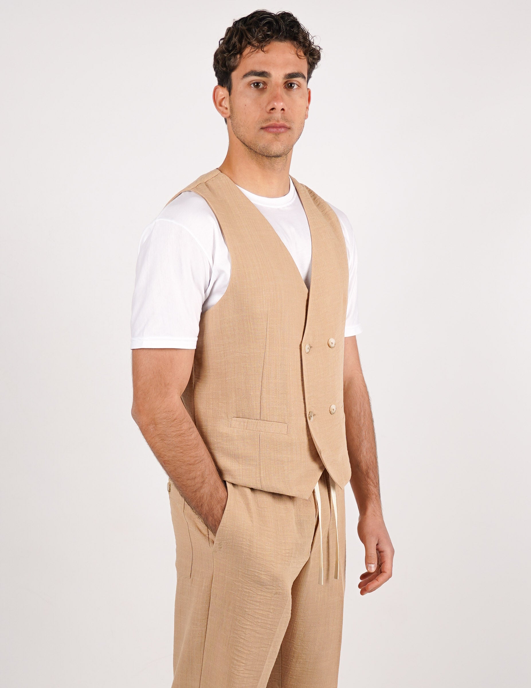abito con gilet doppiopetto e pantalone morbido