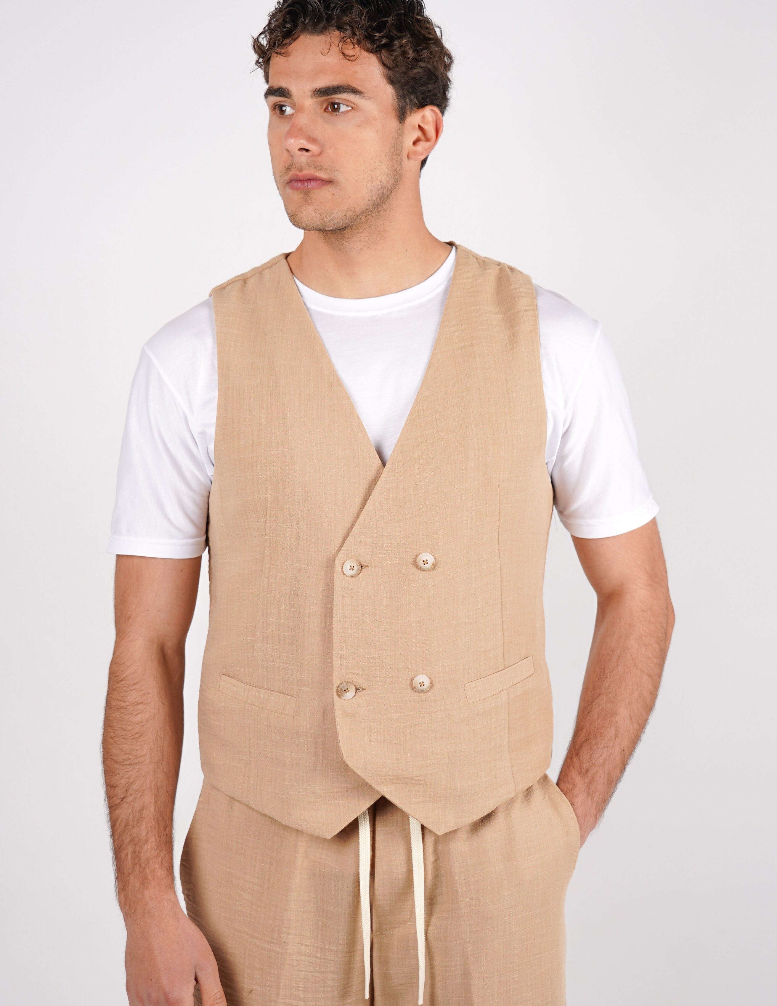 abito con gilet doppiopetto e pantalone morbido