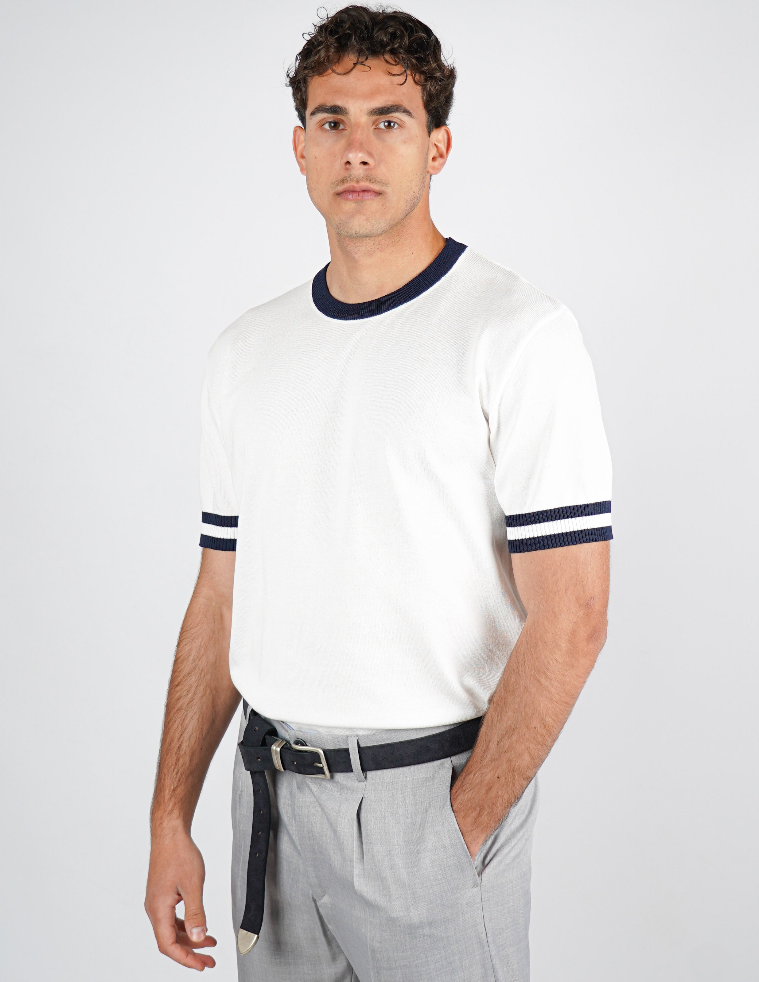 T-shirt in maglia con profilo