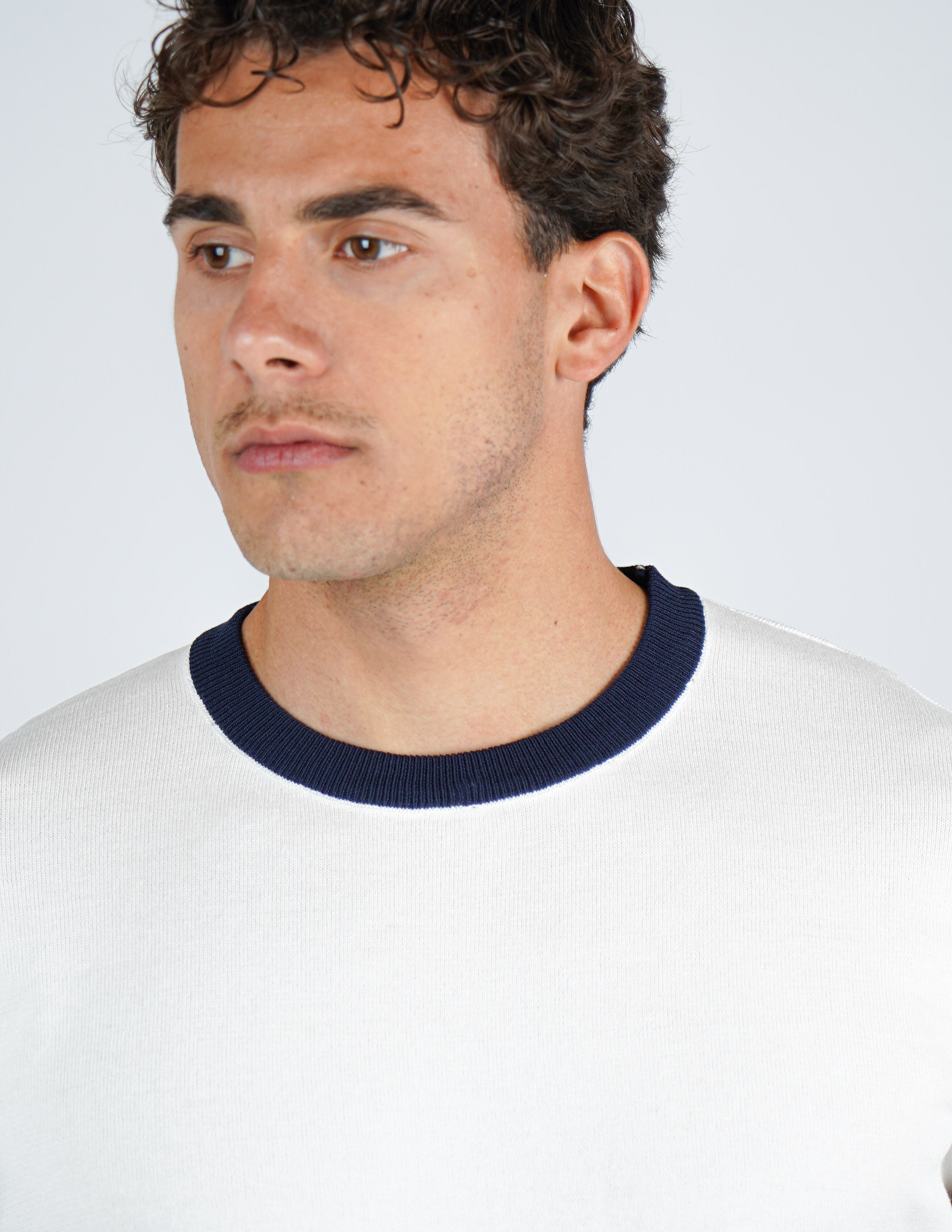 T-shirt in maglia con profilo