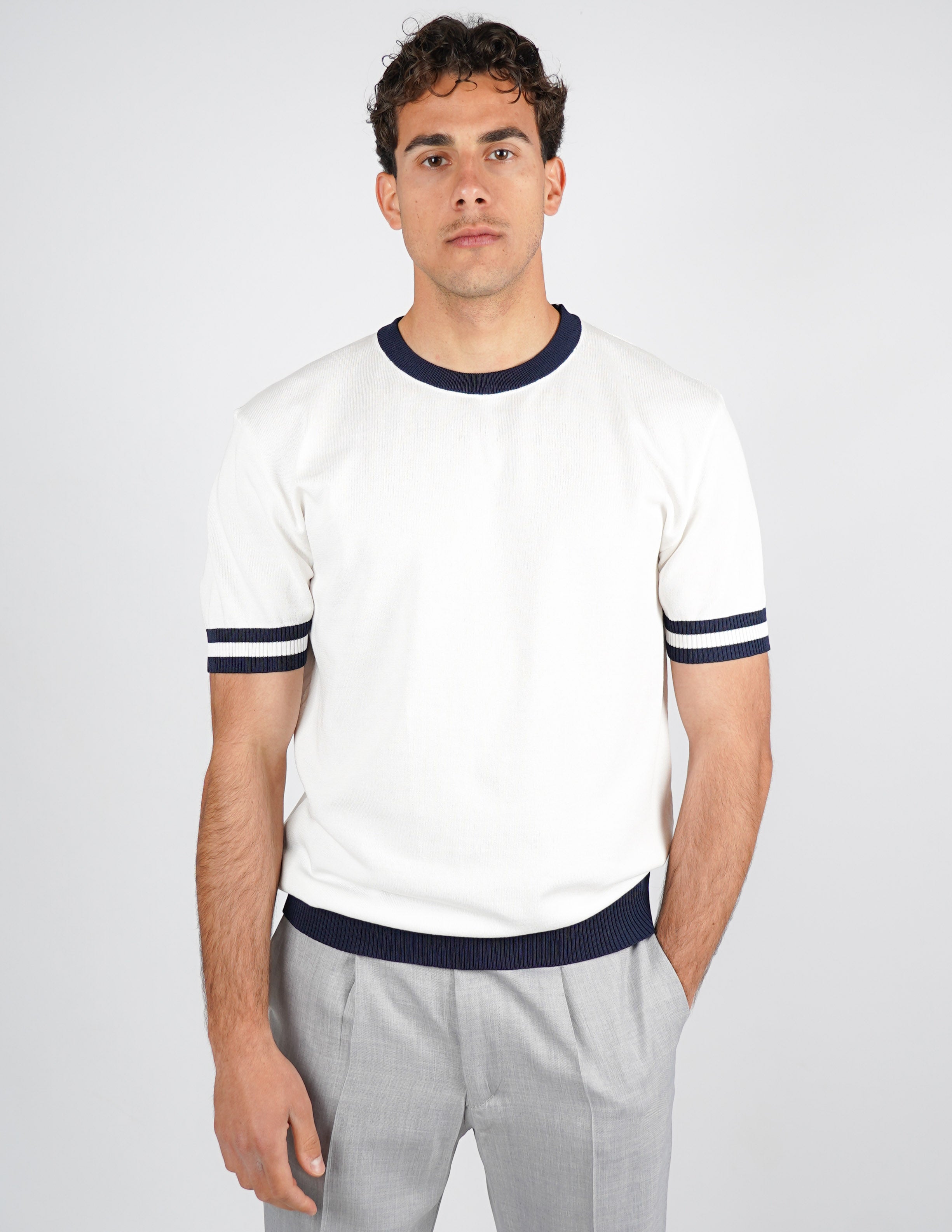 T-shirt in maglia con profilo