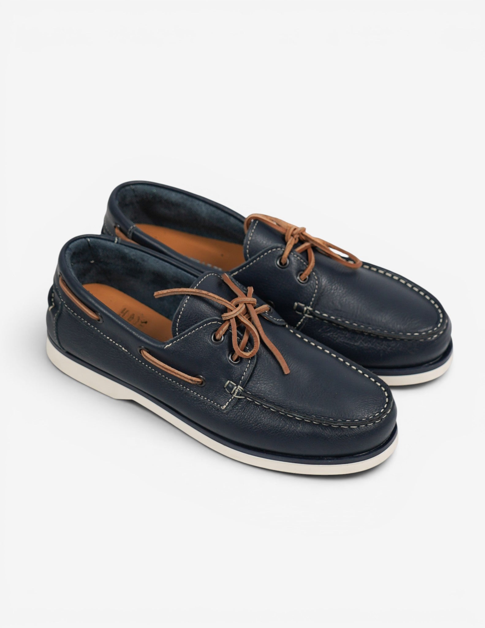 scarpa allacciata con profilo