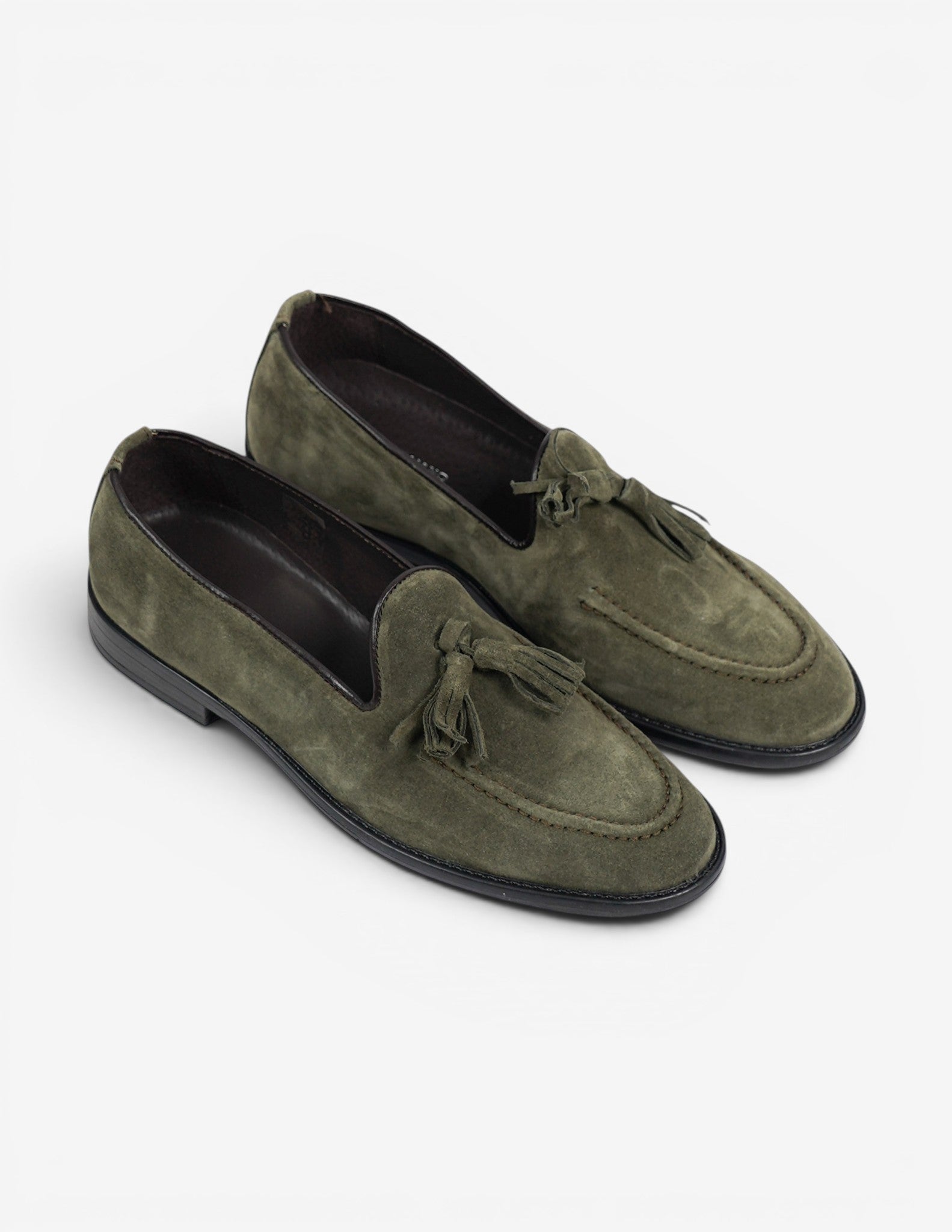 mocassino in camoscio con nappine
