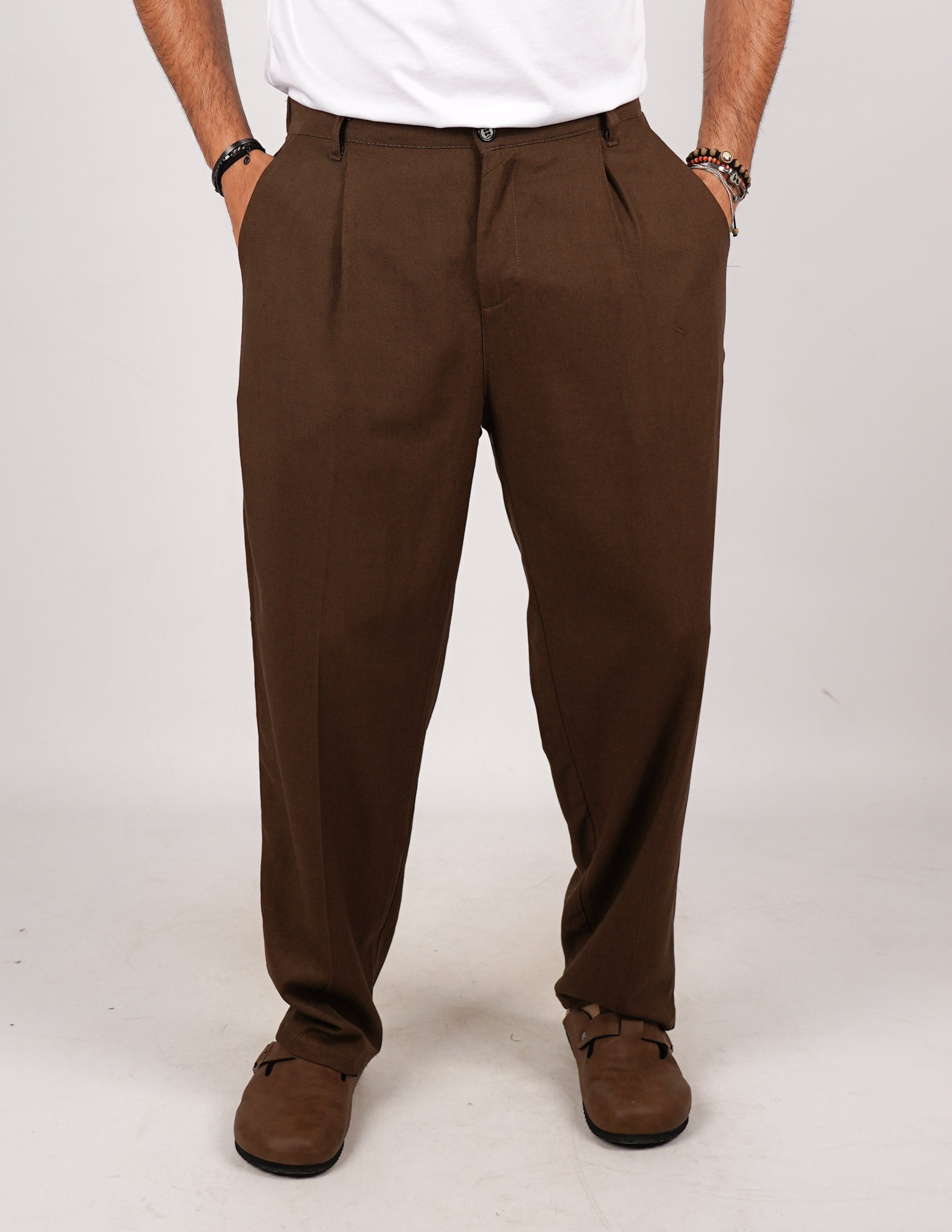 pantalone comodo con pence in lino