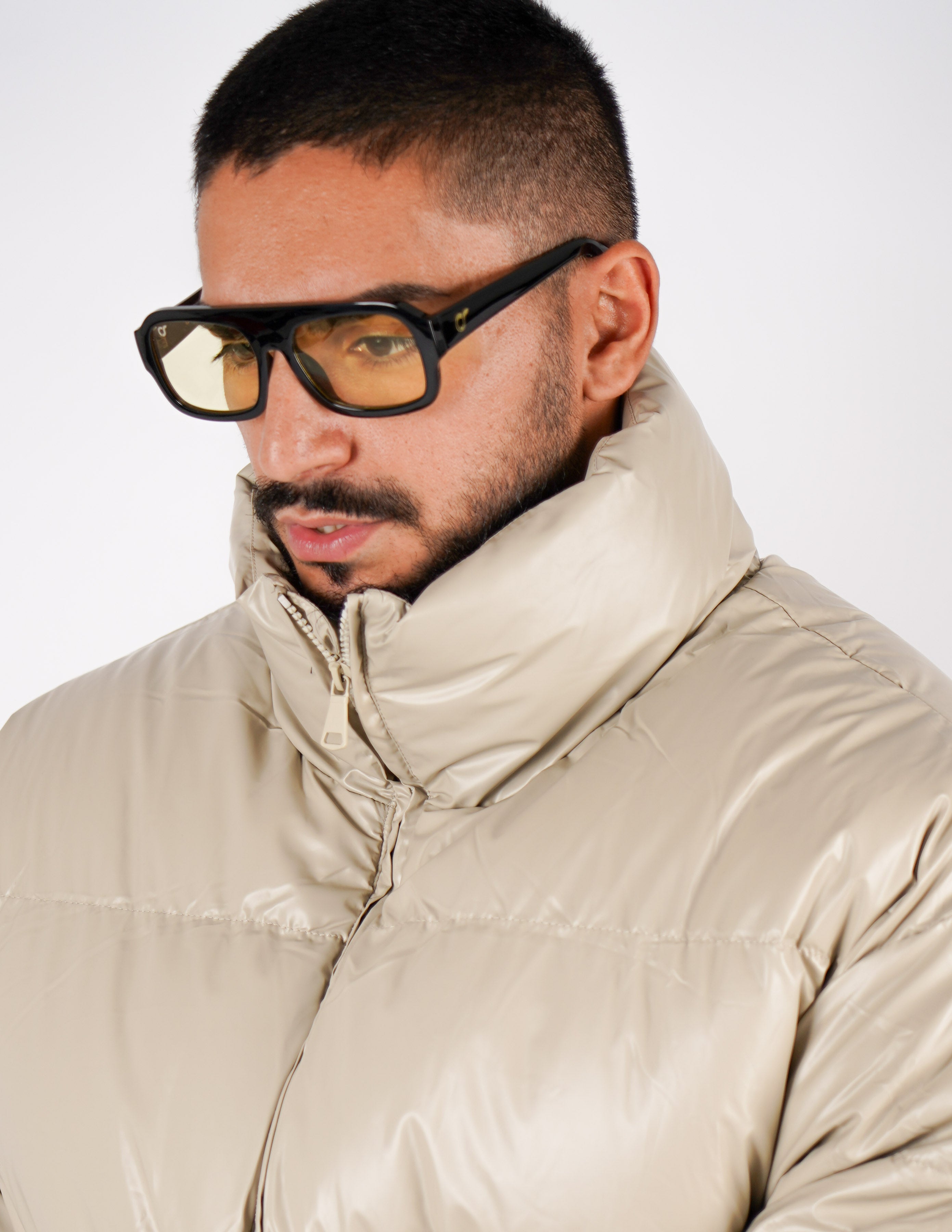 Bomber lucido con collo