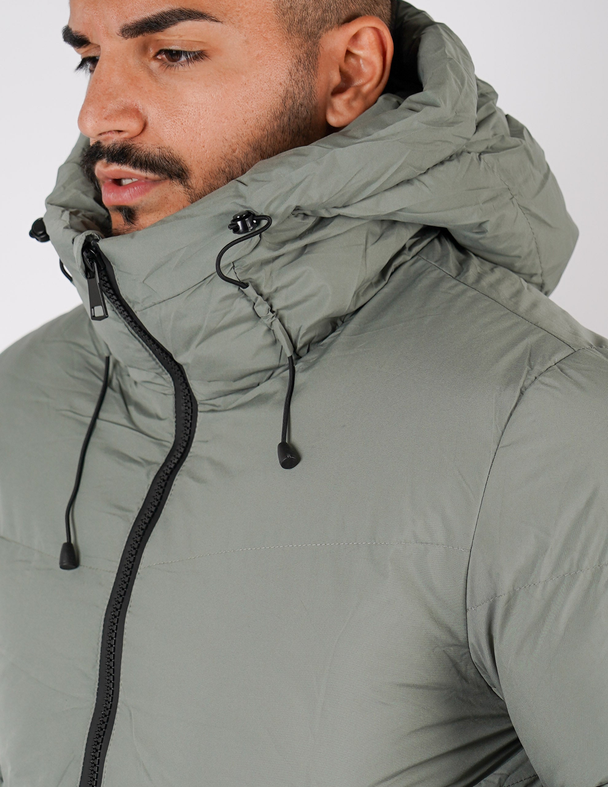 Bomber con cappuccio tinta unita
