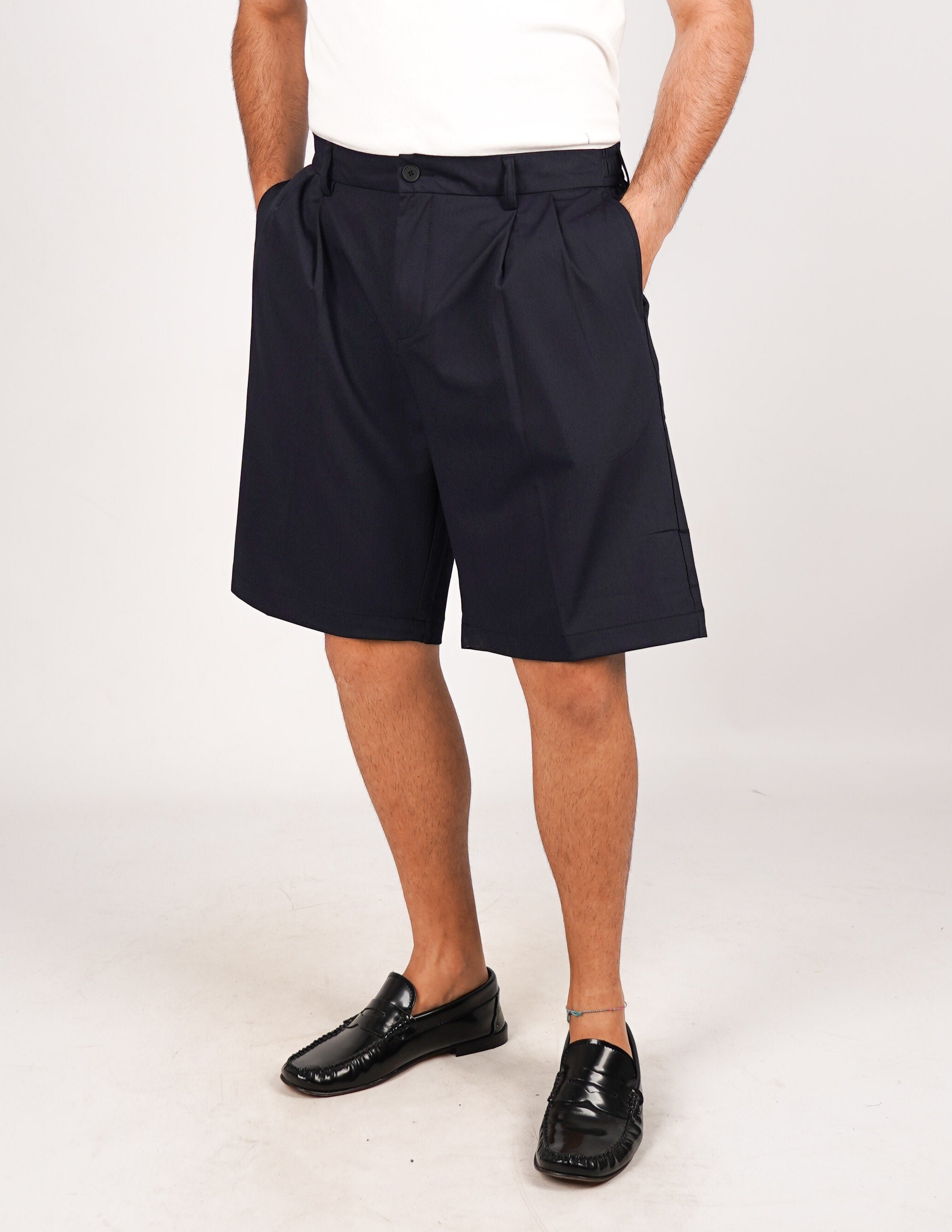 bermuda tessuto elegante con pence