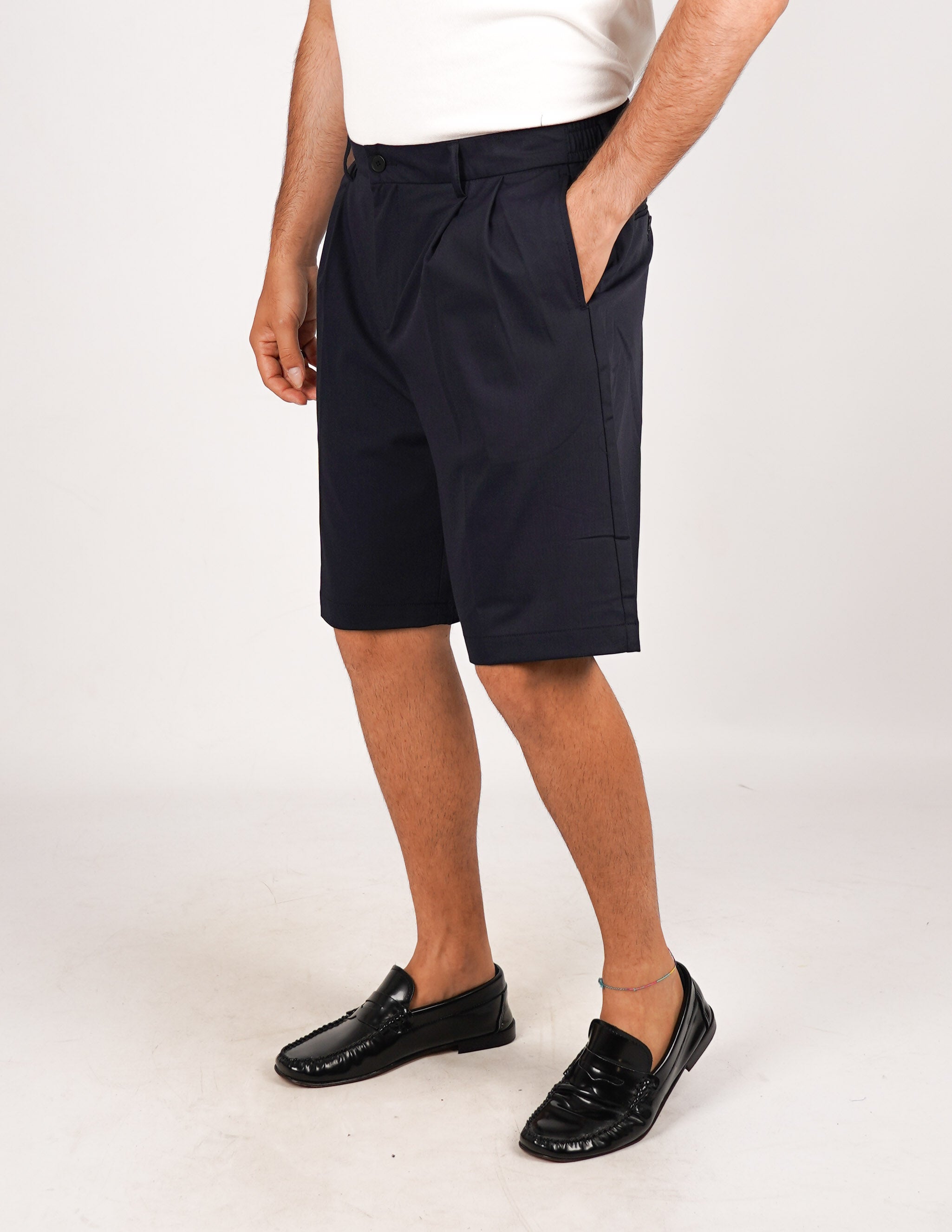 bermuda tessuto elegante con pence