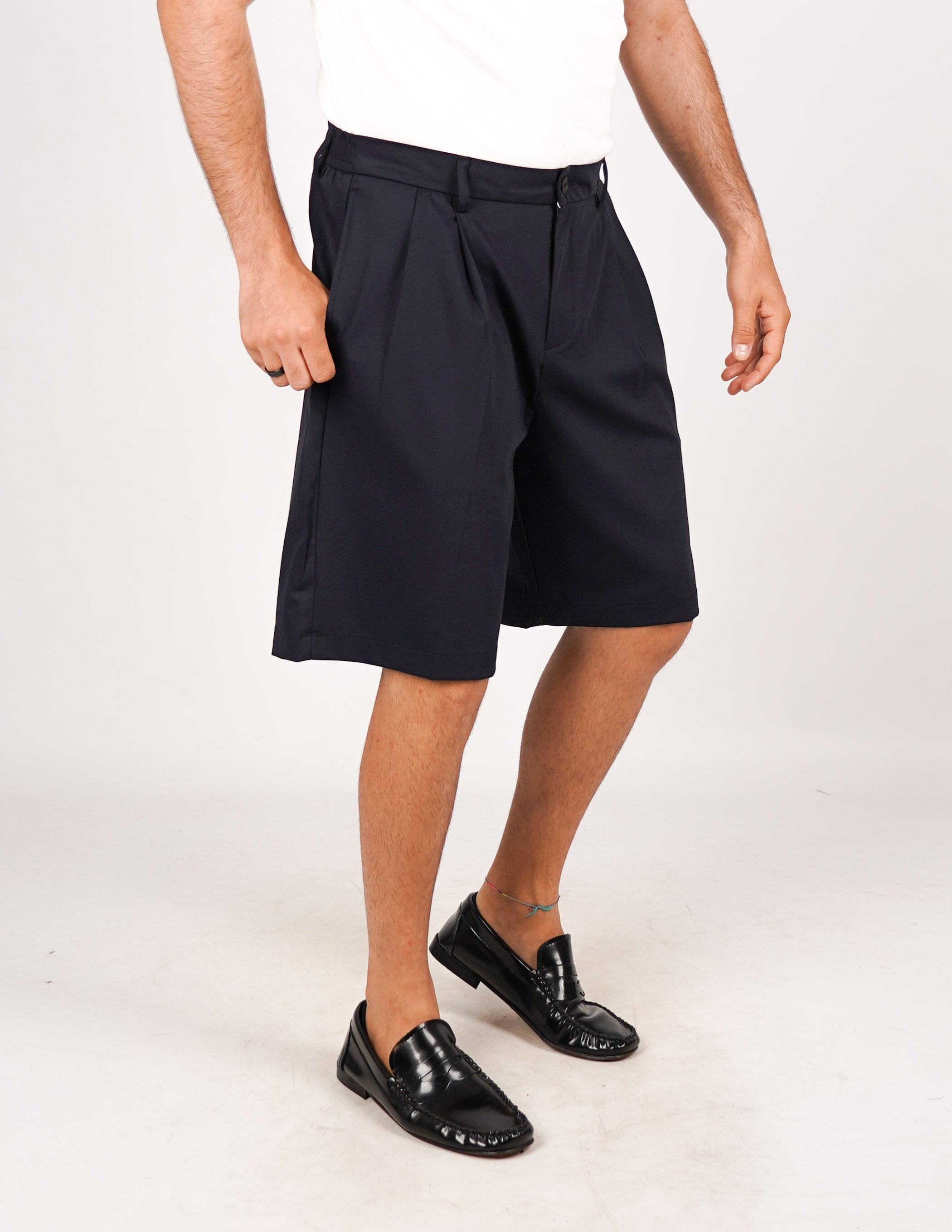 bermuda tessuto elegante con pence