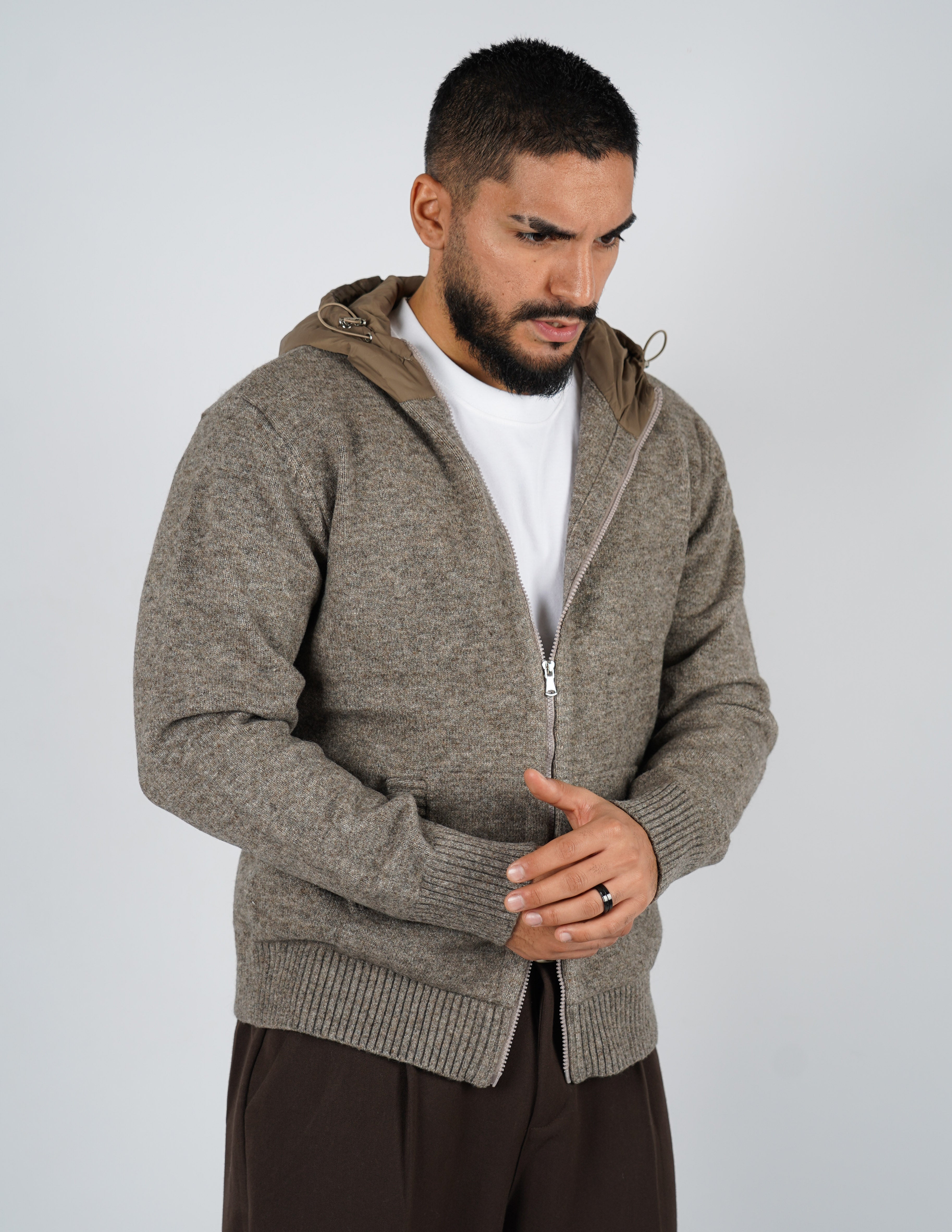 Cardigan con cappuccio tecnico