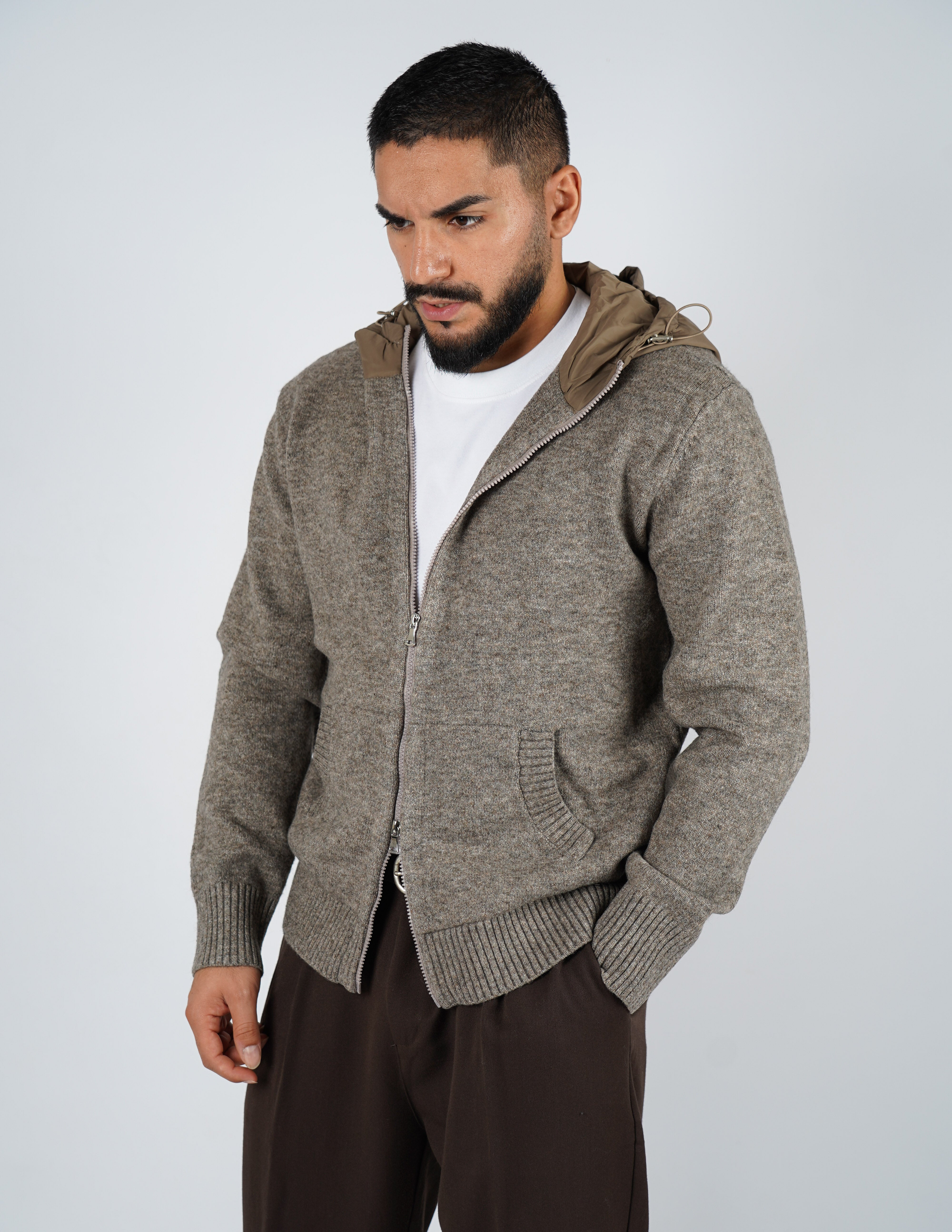 Cardigan con cappuccio tecnico
