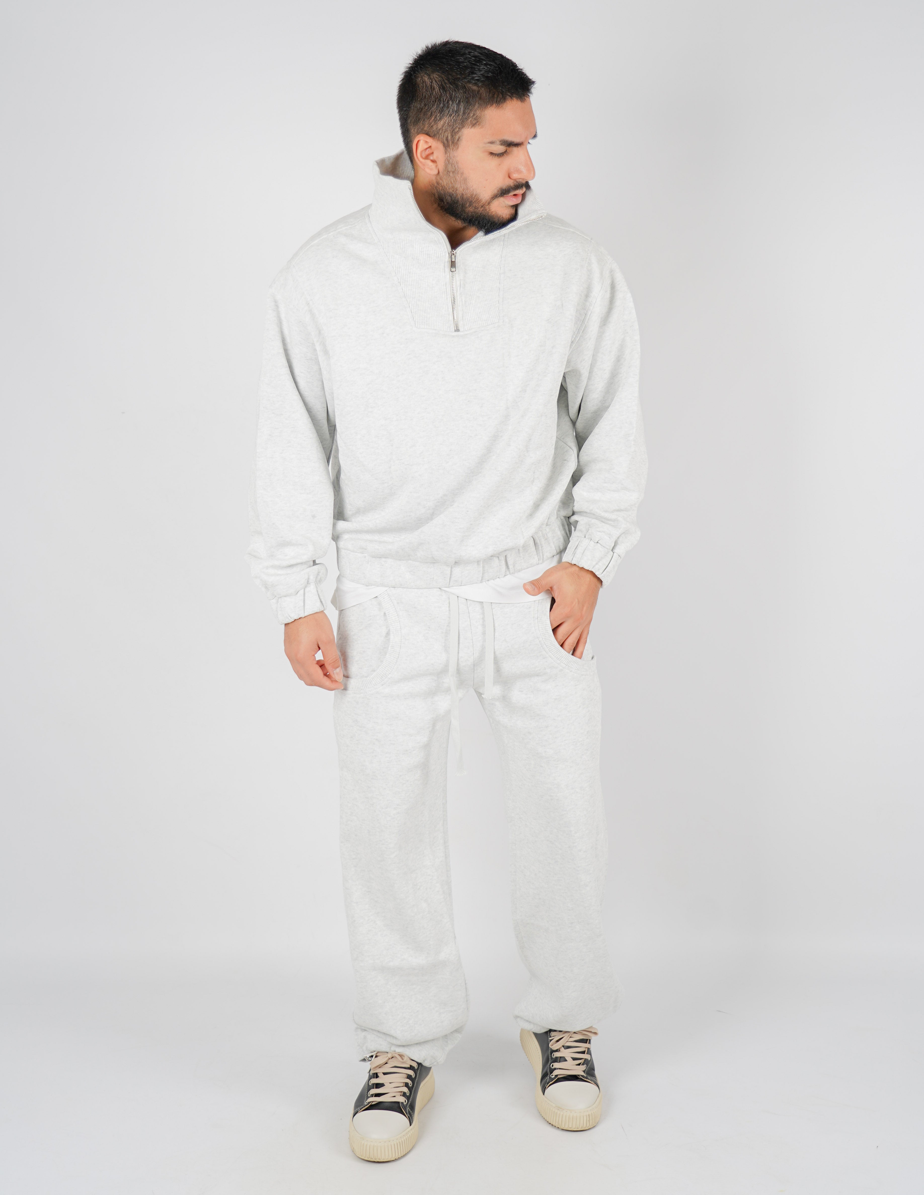 TUTA CON FELPA CROP E PANTALONE CON STRINGENTI