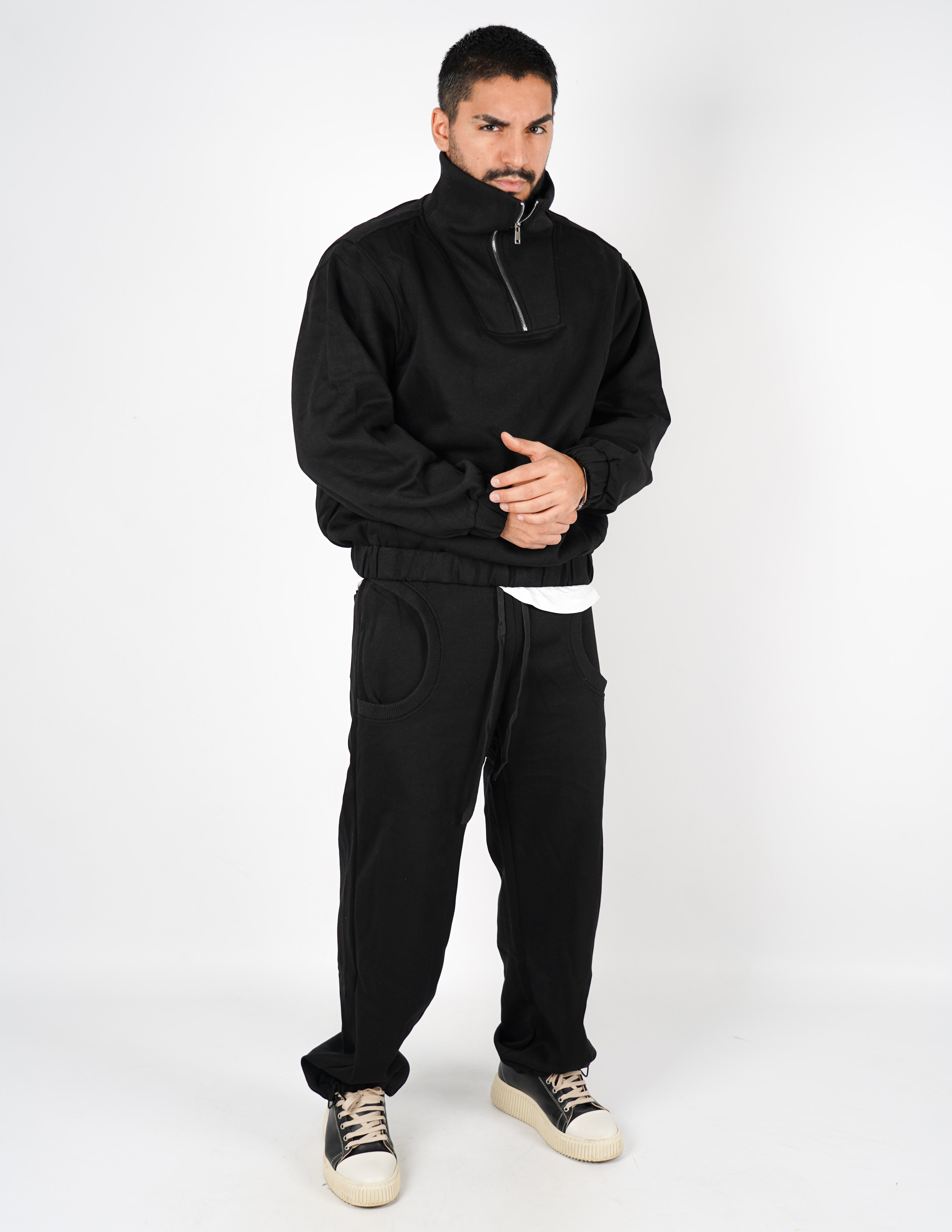 TUTA CON FELPA CROP E PANTALONE CON STRINGENTI