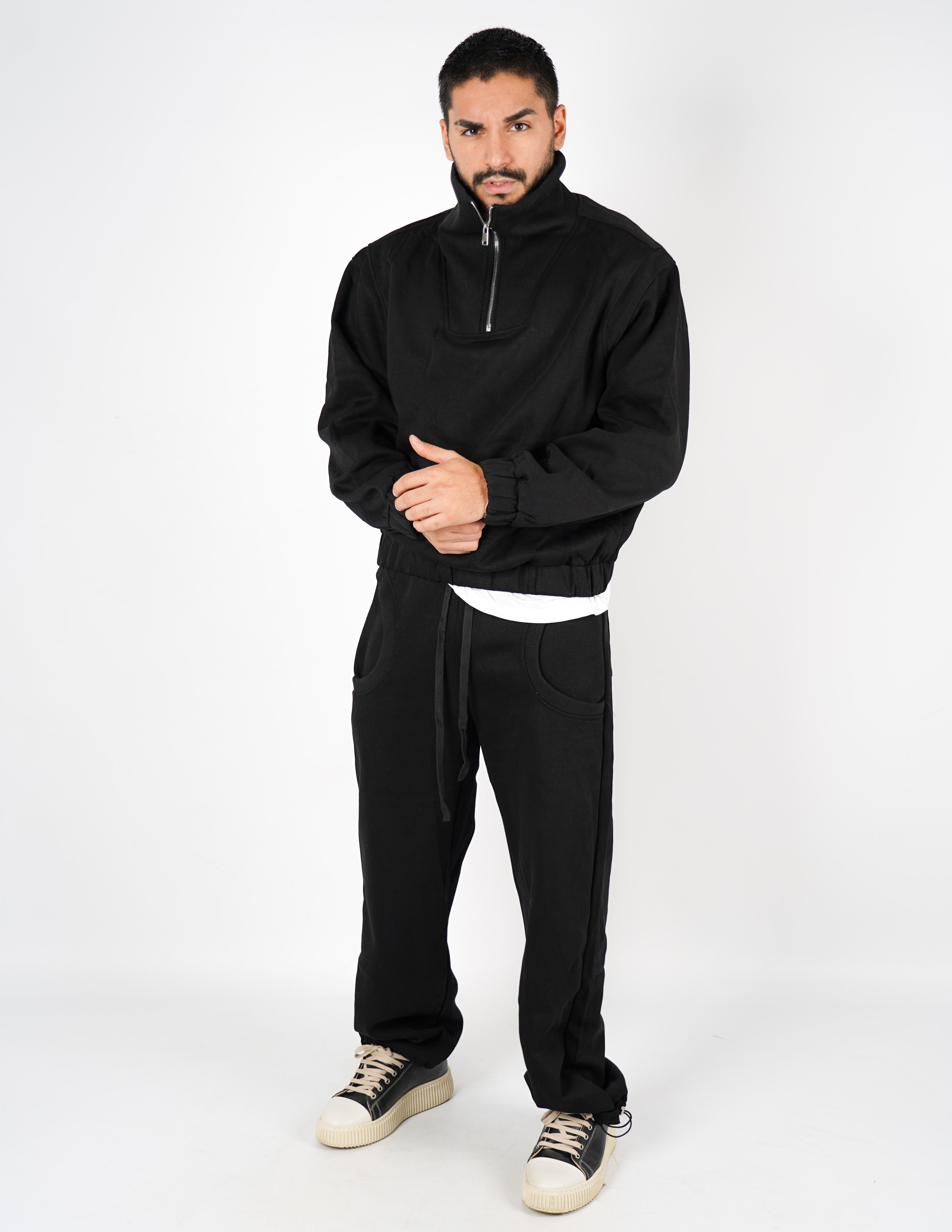 TUTA CON FELPA CROP E PANTALONE CON STRINGENTI