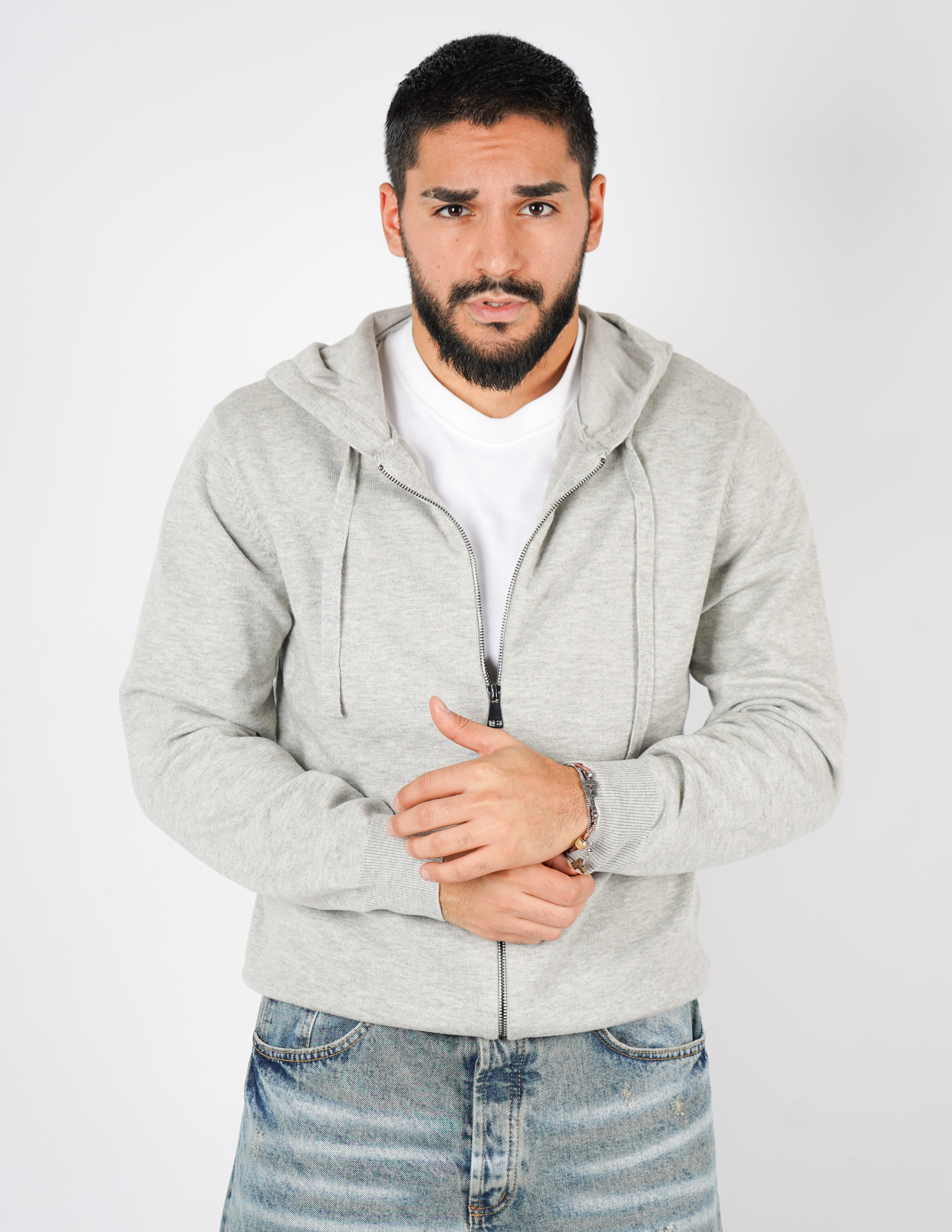 maglione con zip e cappuccio