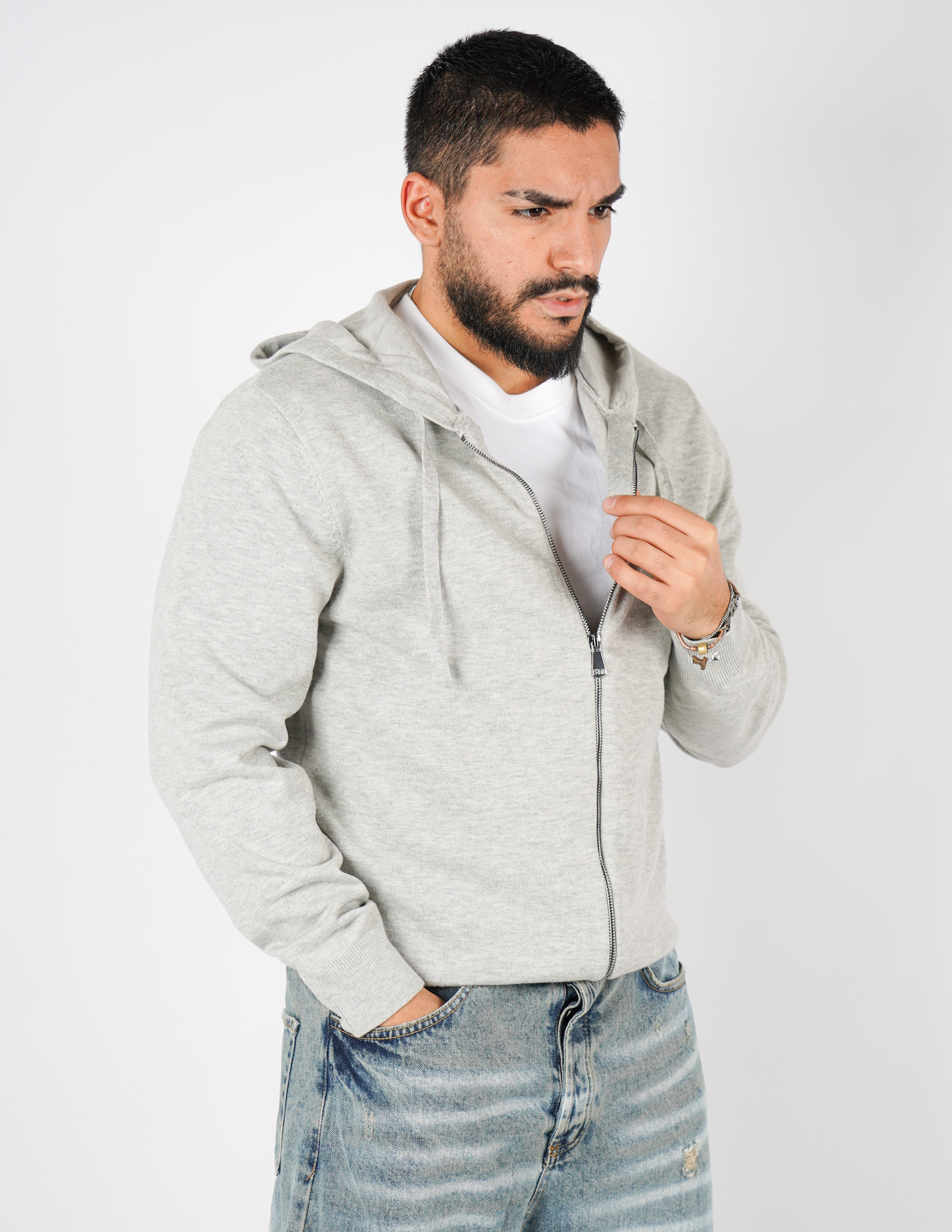 maglione con zip e cappuccio