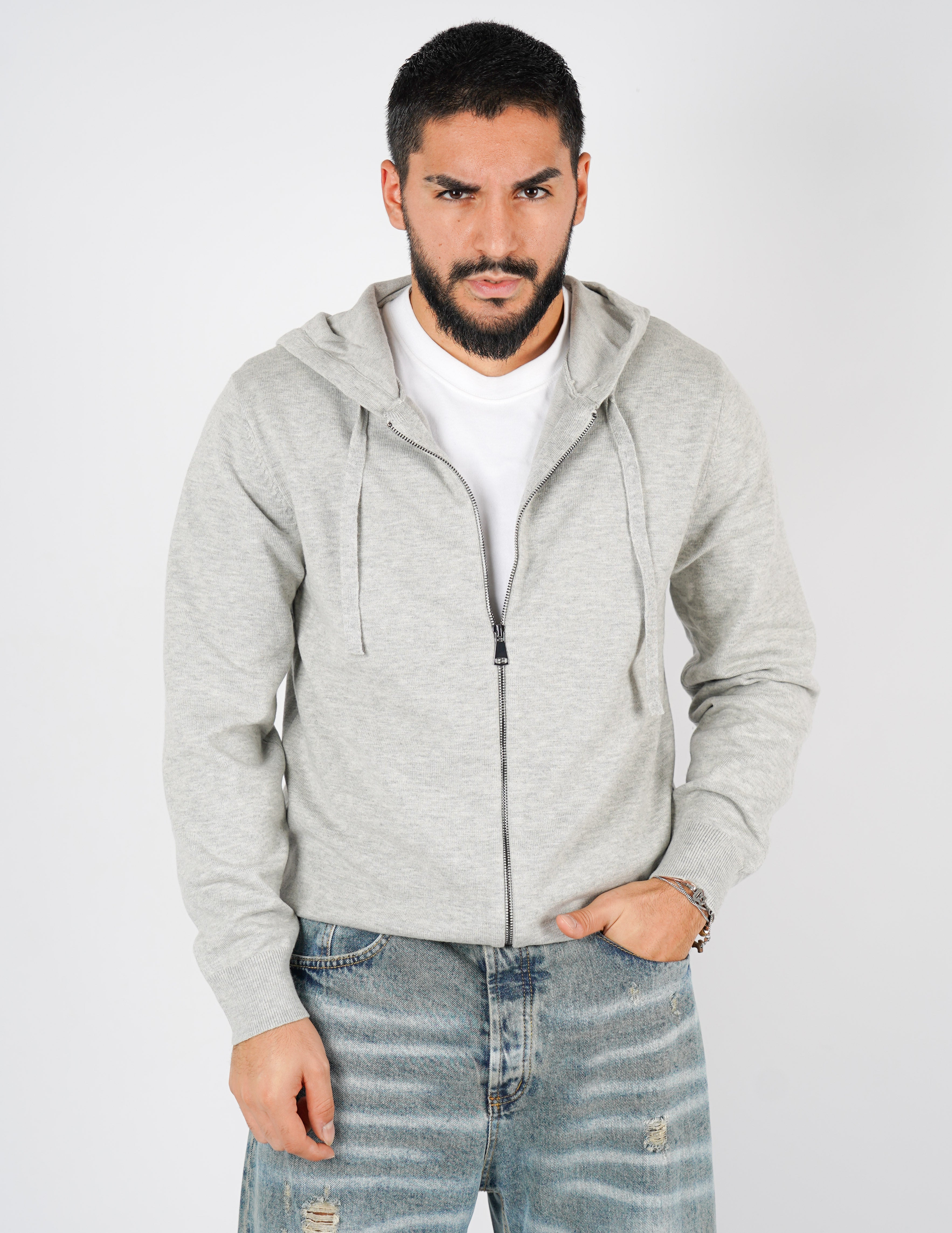 maglione con zip e cappuccio