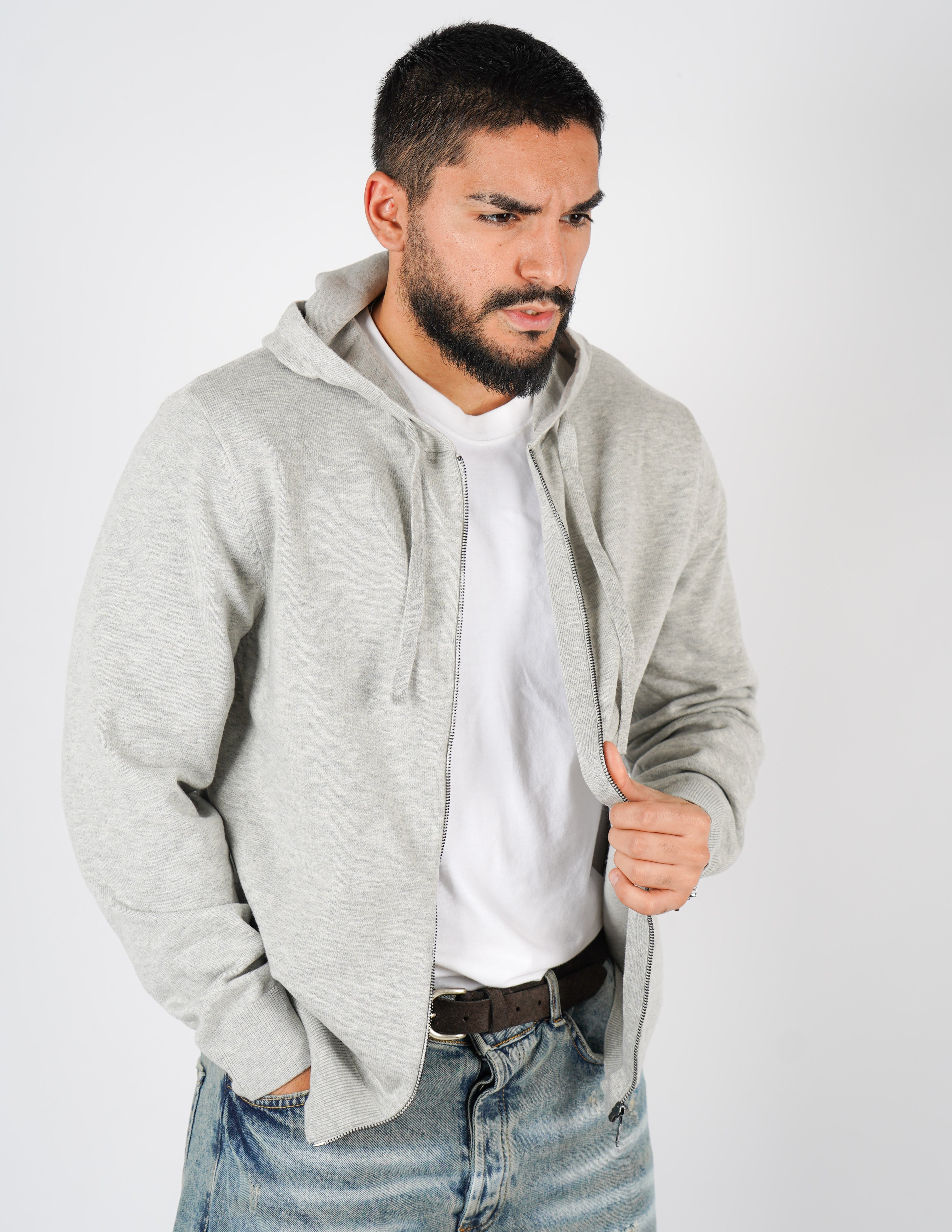 maglione con zip e cappuccio