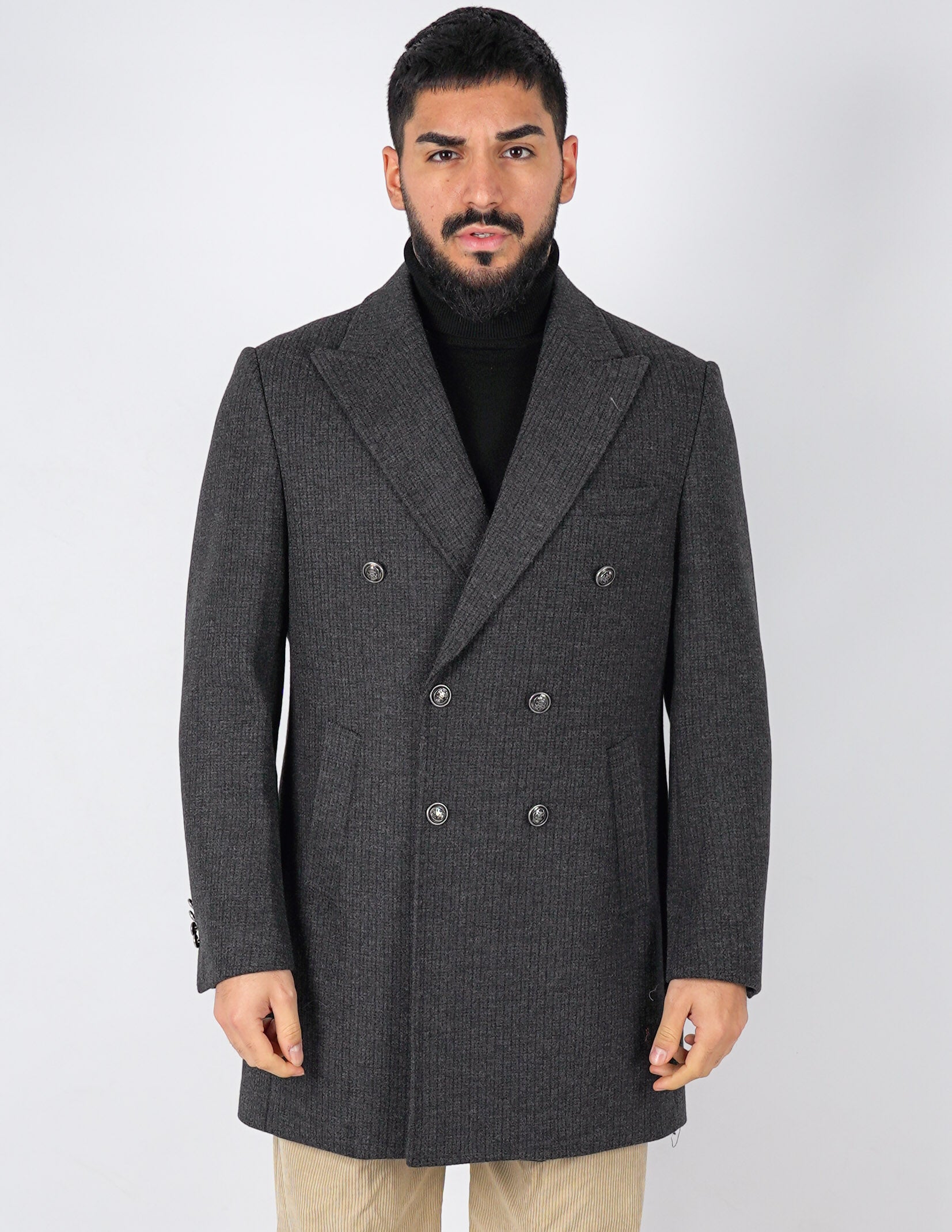 Cappotto doppiopetto gessato con bottone imperiale