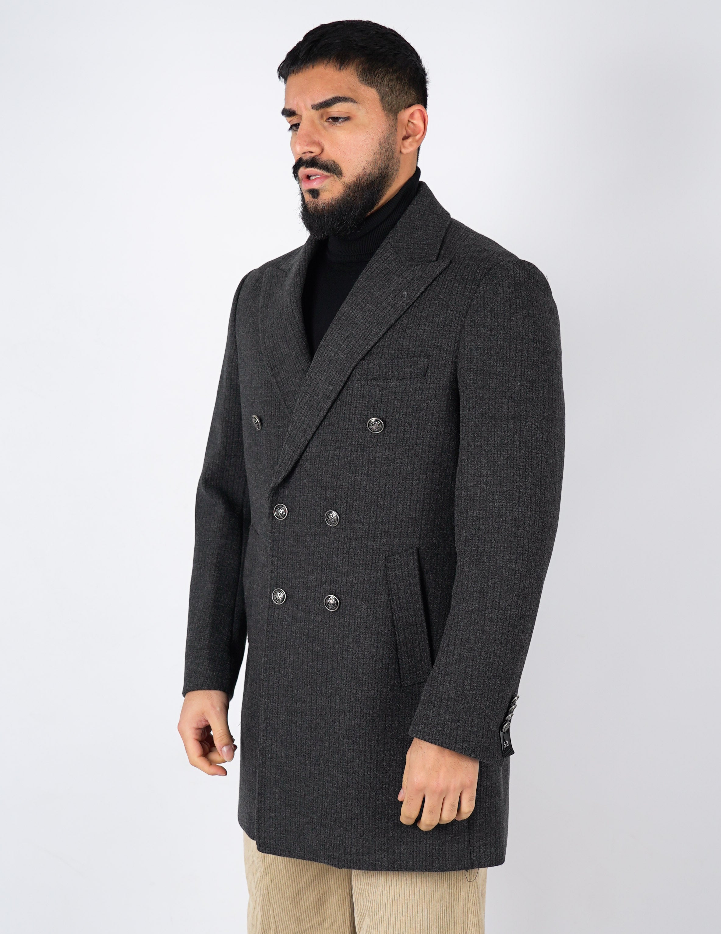 Cappotto doppiopetto gessato con bottone imperiale