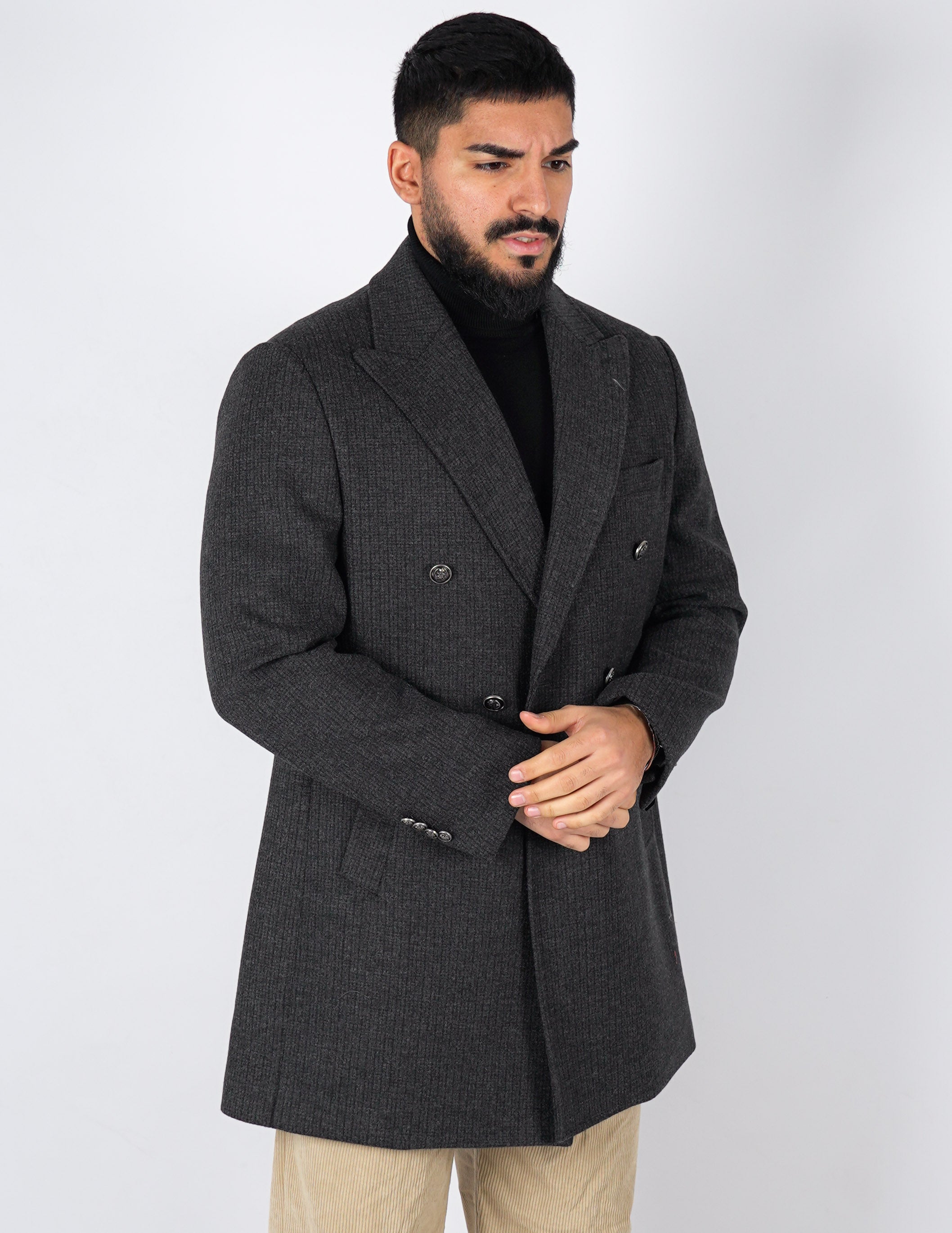 Cappotto doppiopetto gessato con bottone imperiale