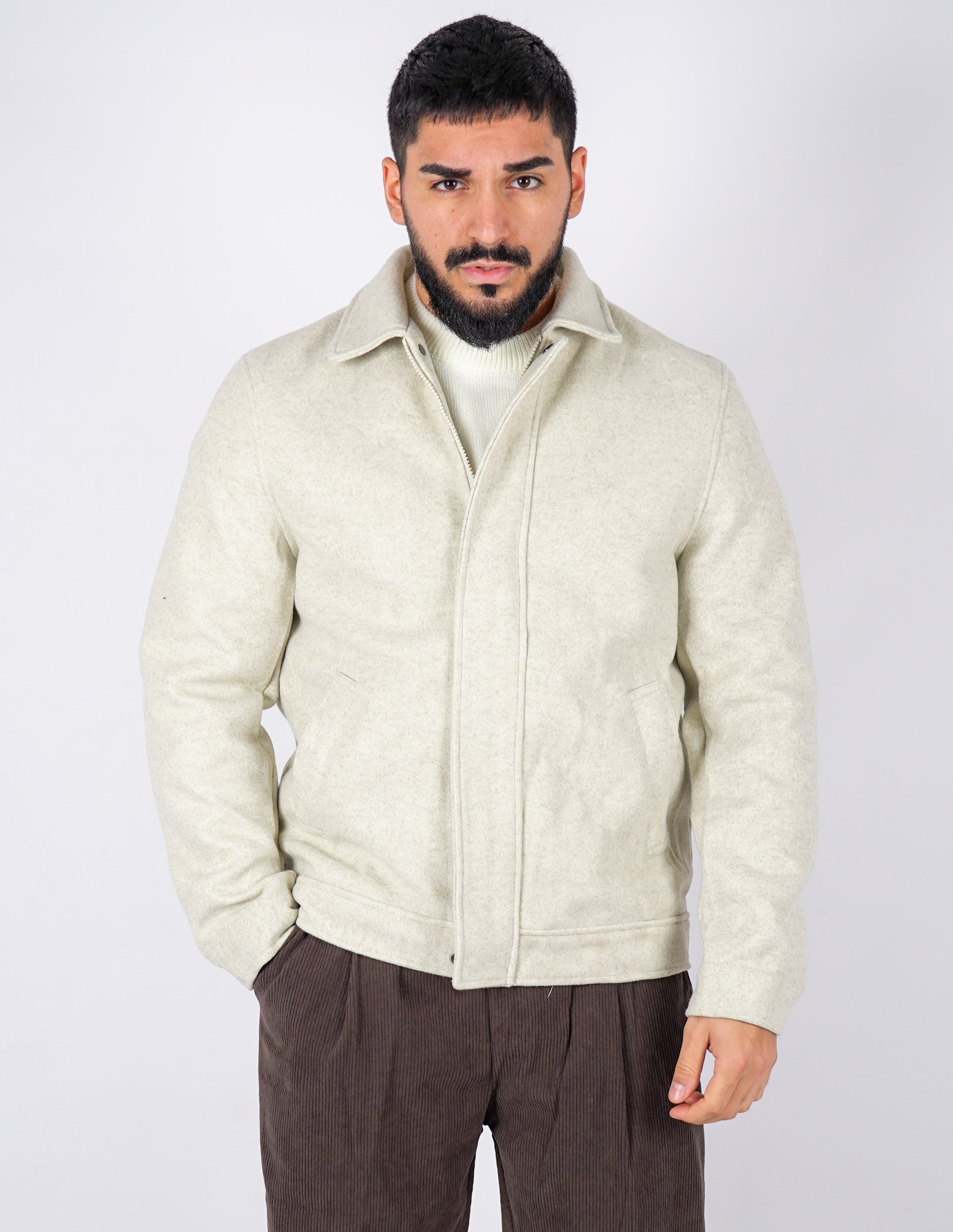 Cappotto con abbottonatura nascosta