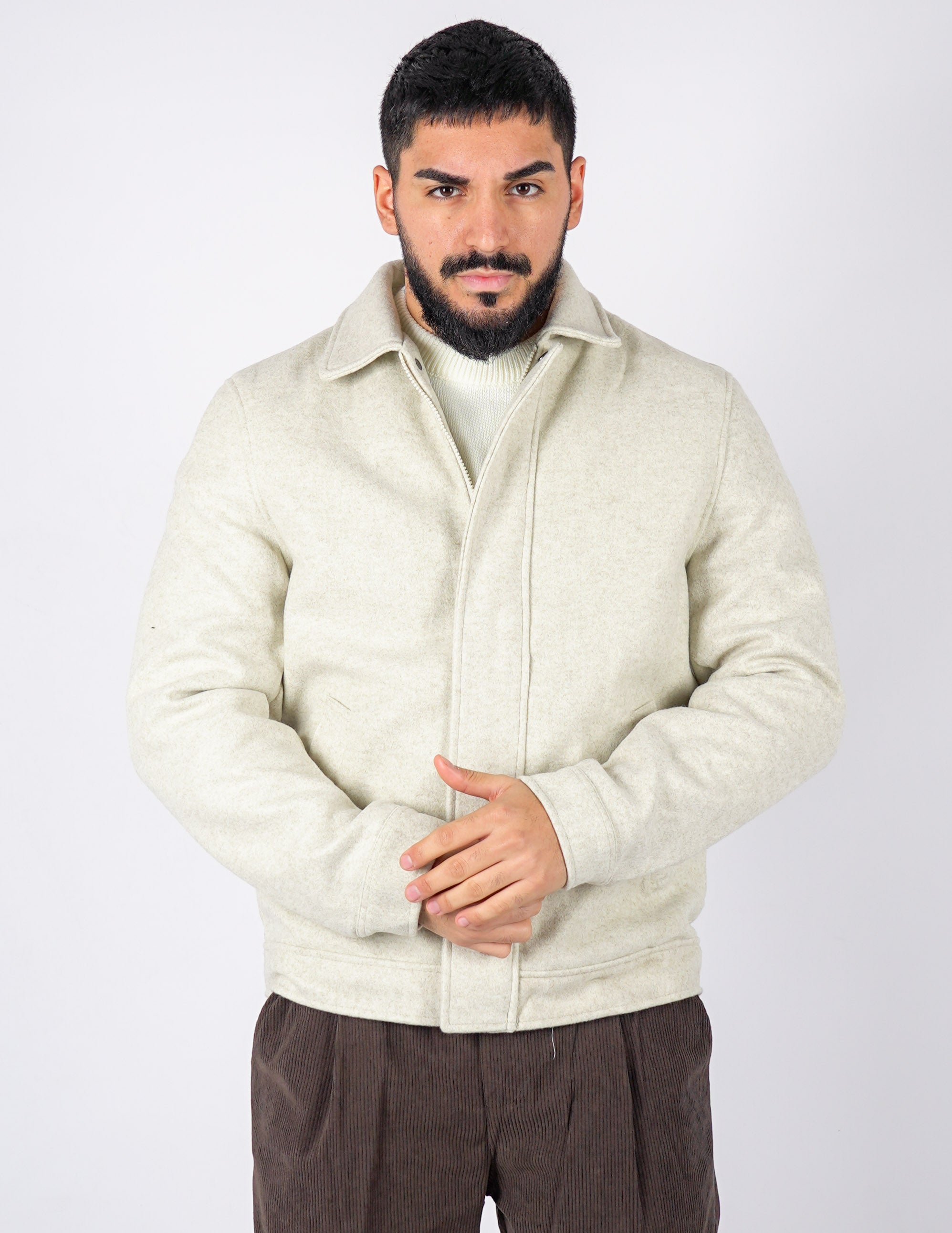 Cappotto con abbottonatura nascosta