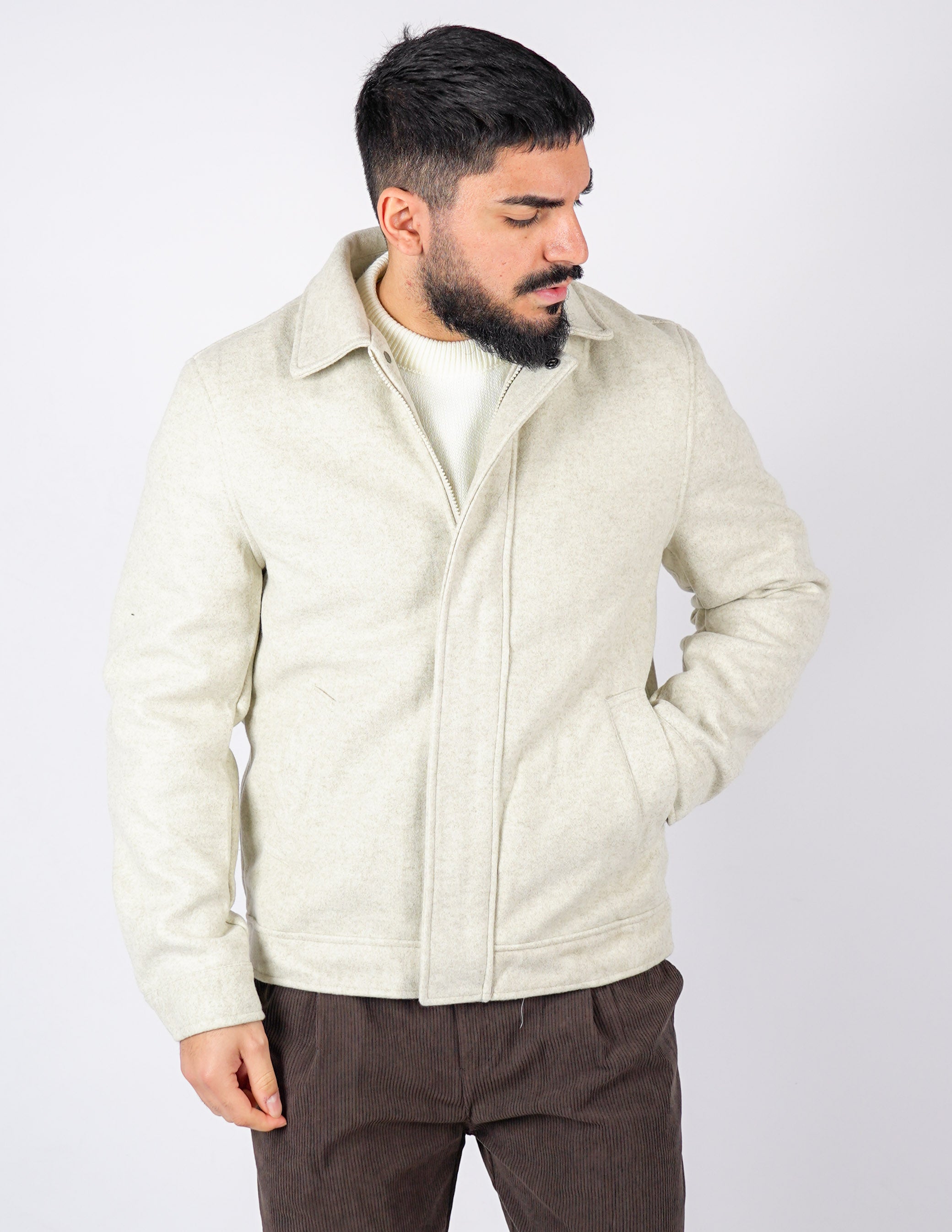 Cappotto con abbottonatura nascosta