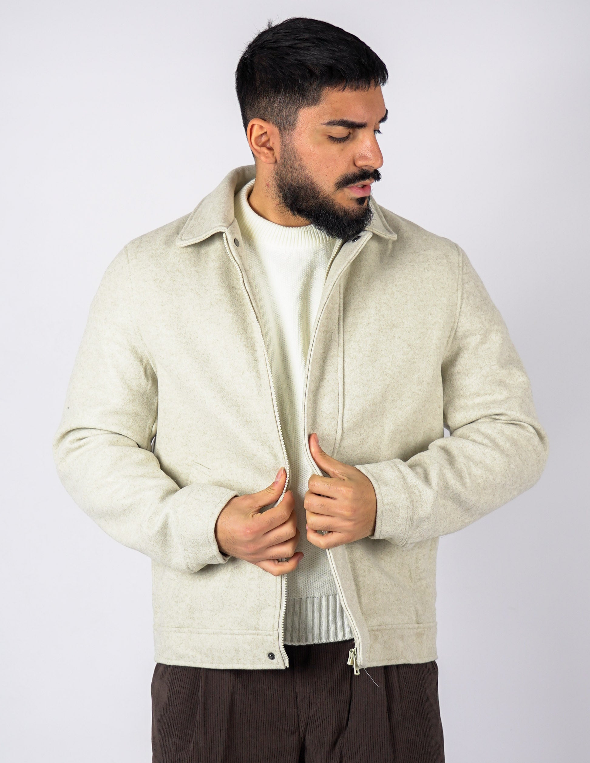 Cappotto con abbottonatura nascosta