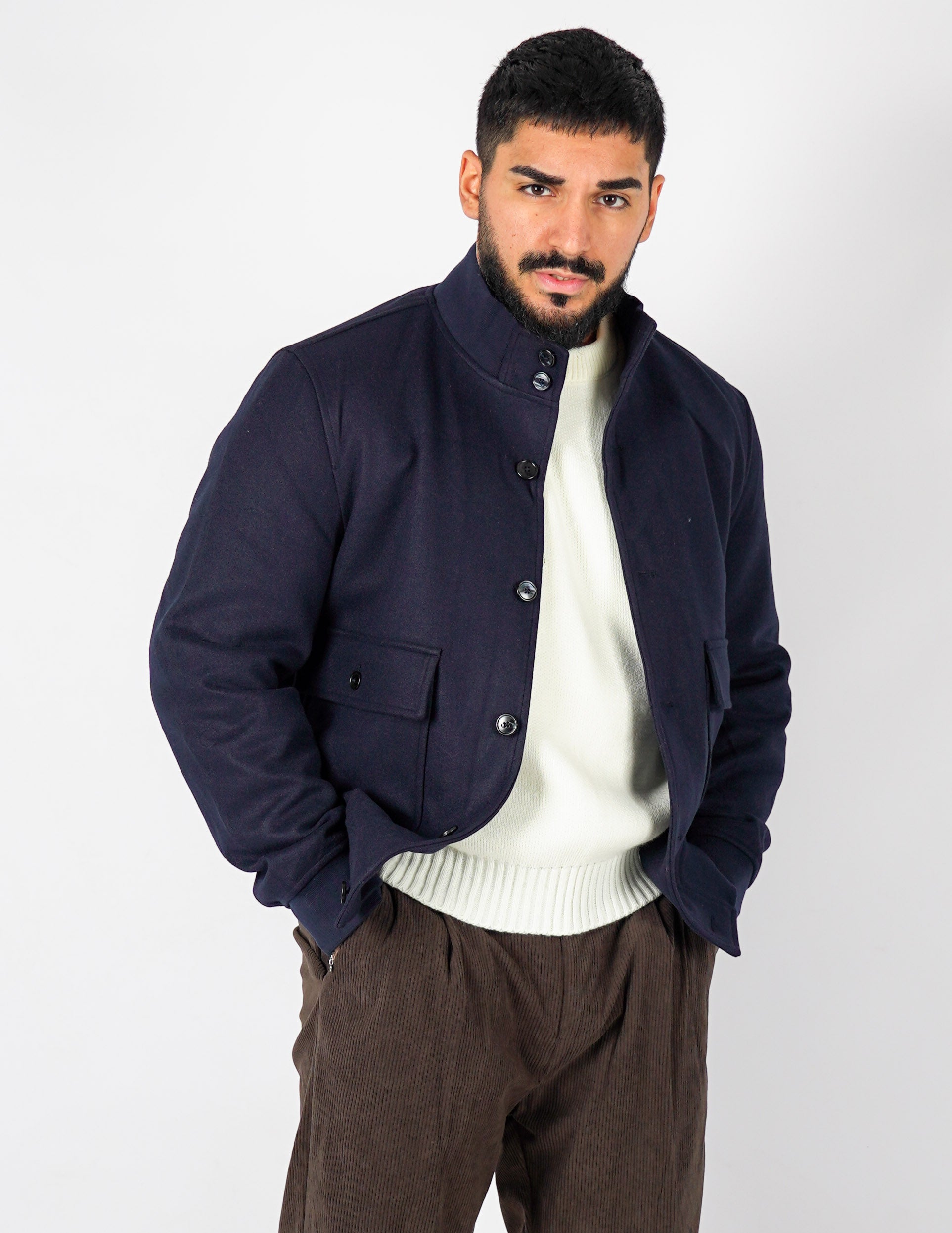 Cappotto con collo e bottoni