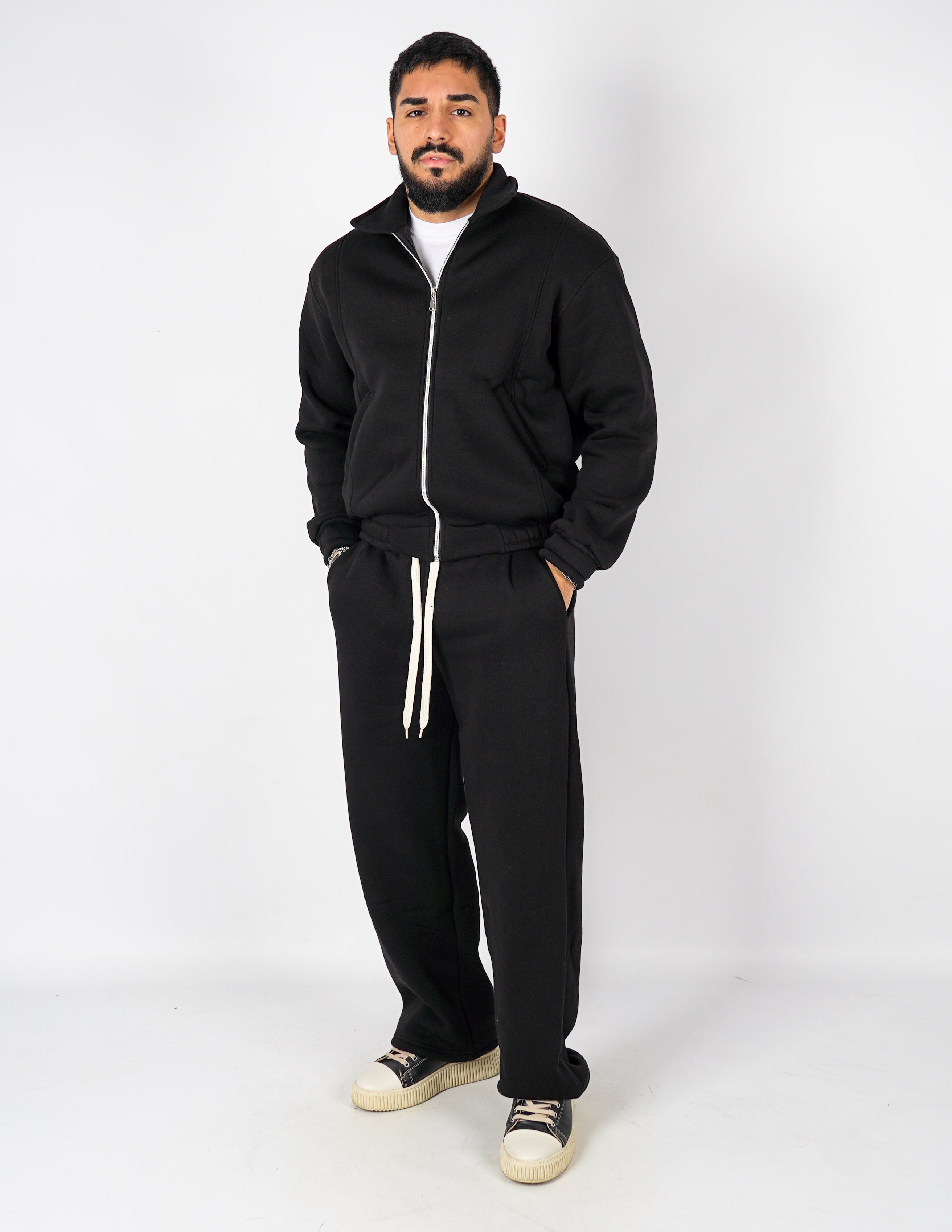 Tuta baggy con collo e zip