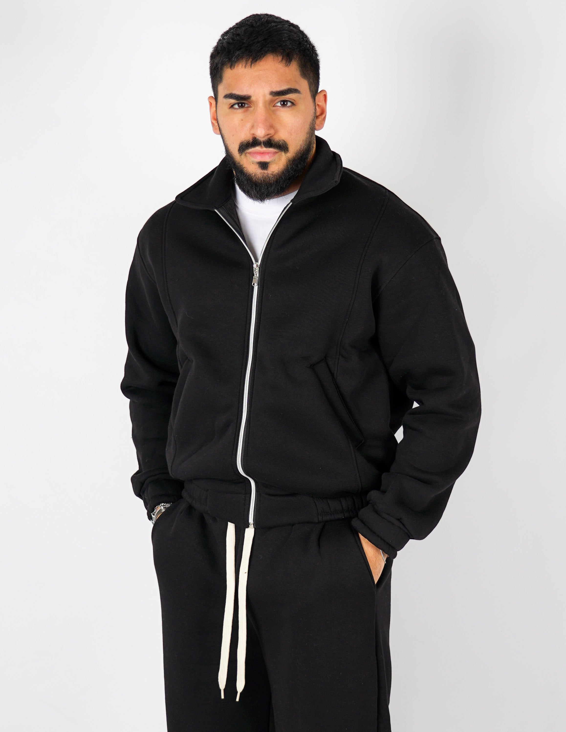 Tuta baggy con collo e zip