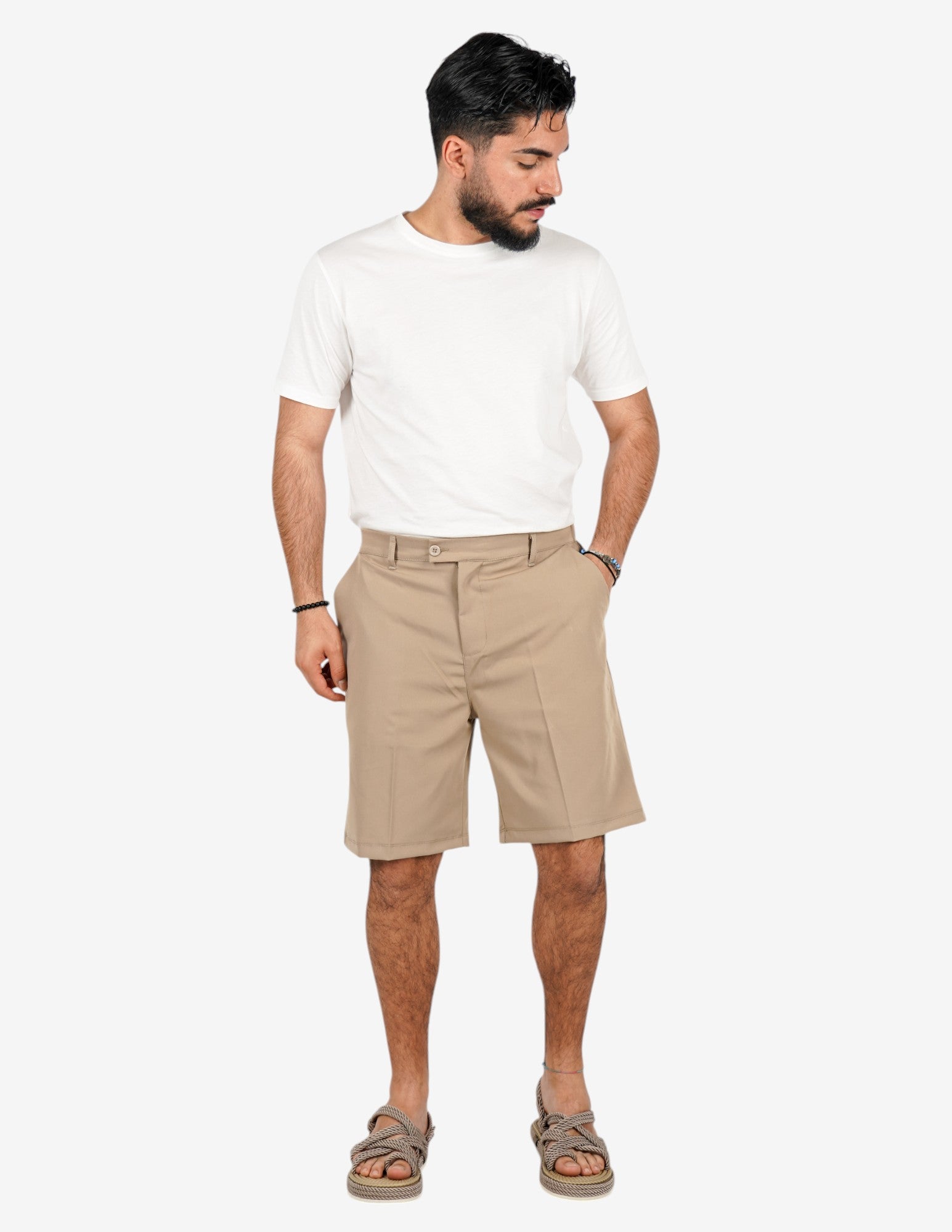 Bermuda con abbottonatura allungata