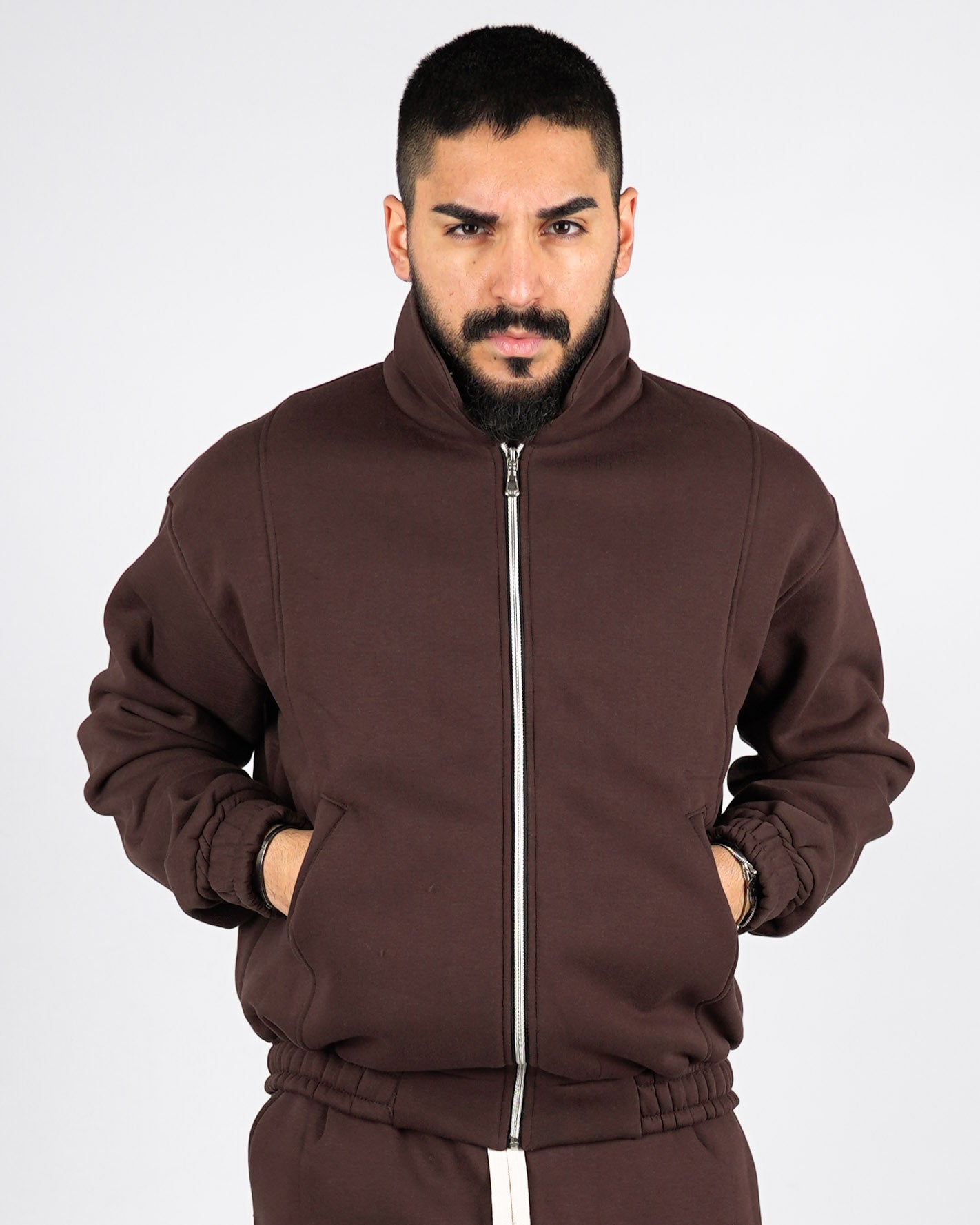 Tuta baggy con collo e zip