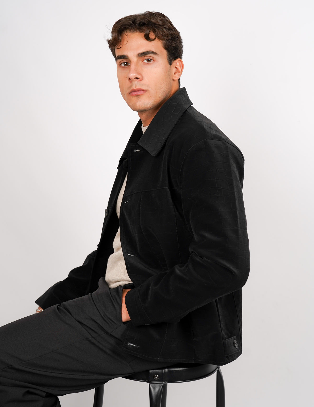 GIUBBINO STRUTTURATO CON BOTTONE