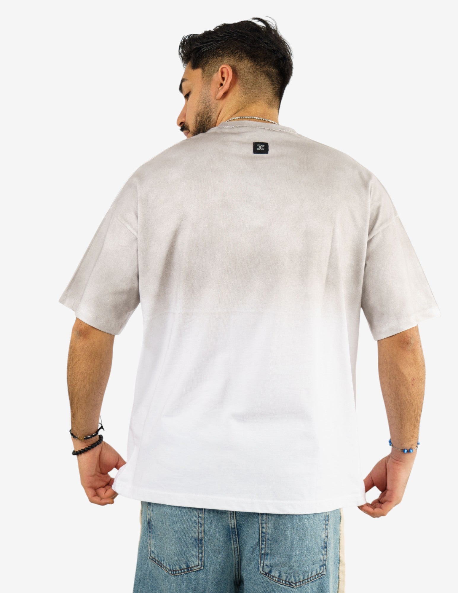 t-shirt over slavata