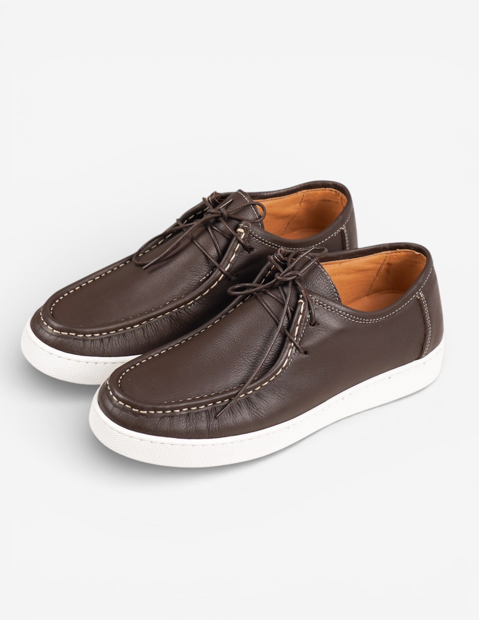 scarpa allacciata fondo gomma