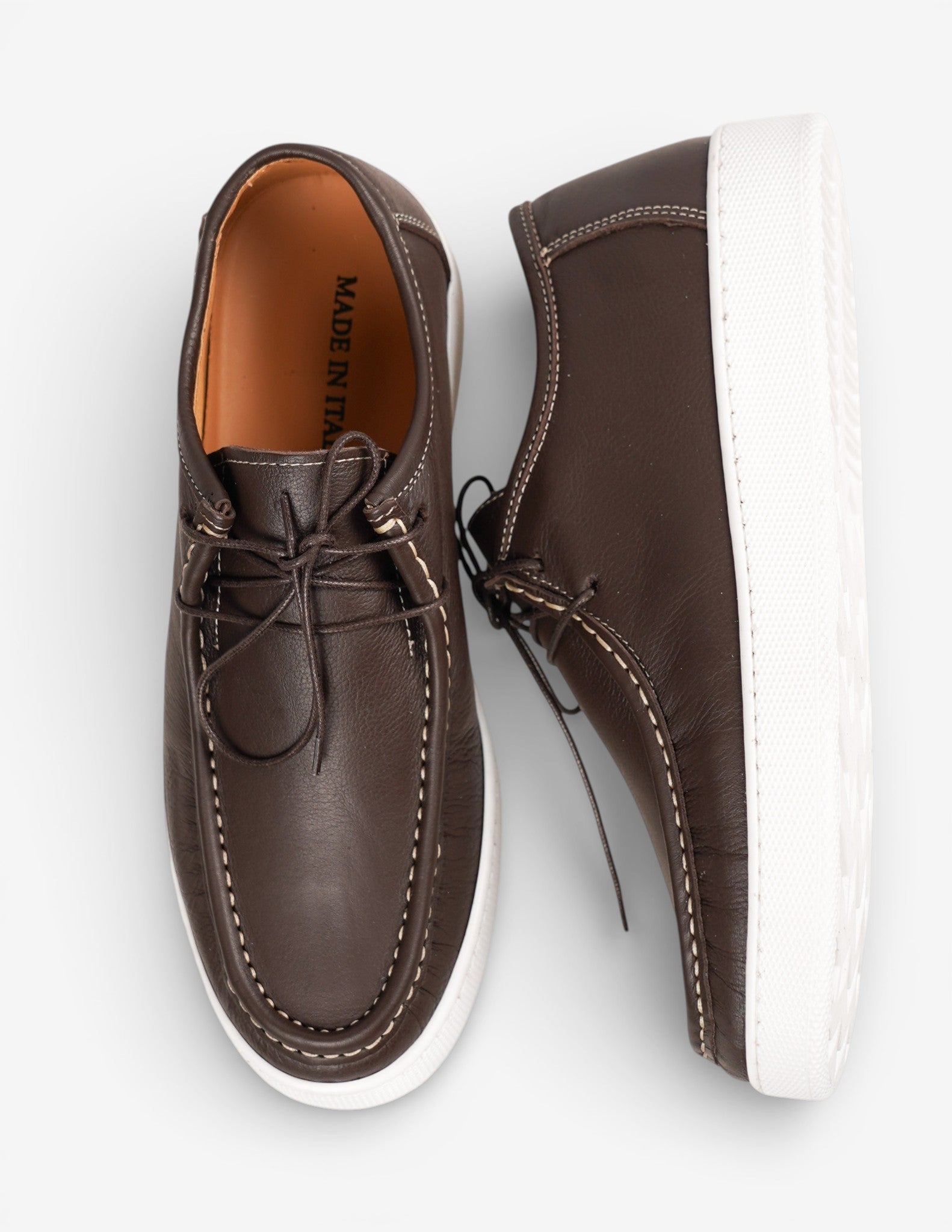 scarpa allacciata fondo gomma