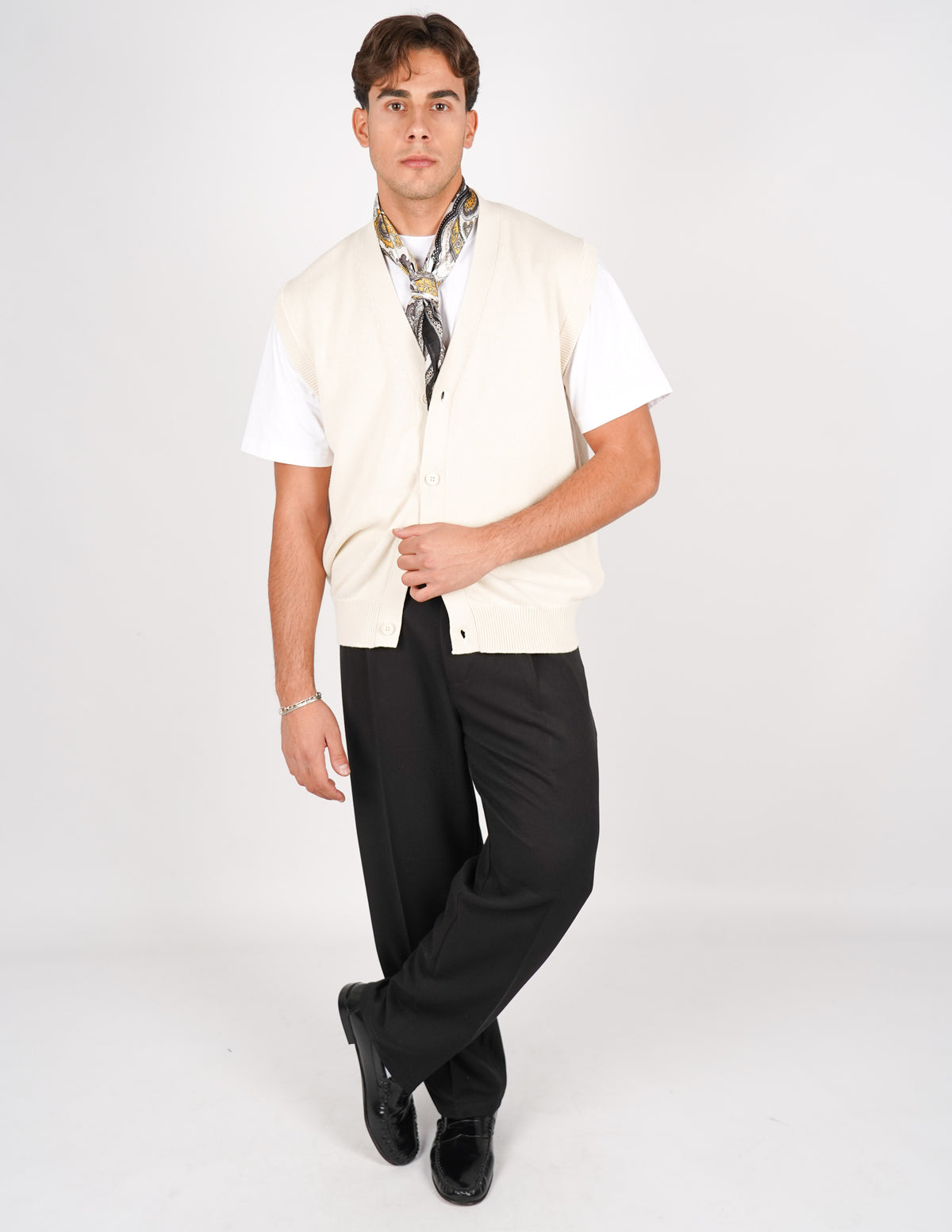 MAGLIA SMANICATA IN COTONE CON BOTTONI