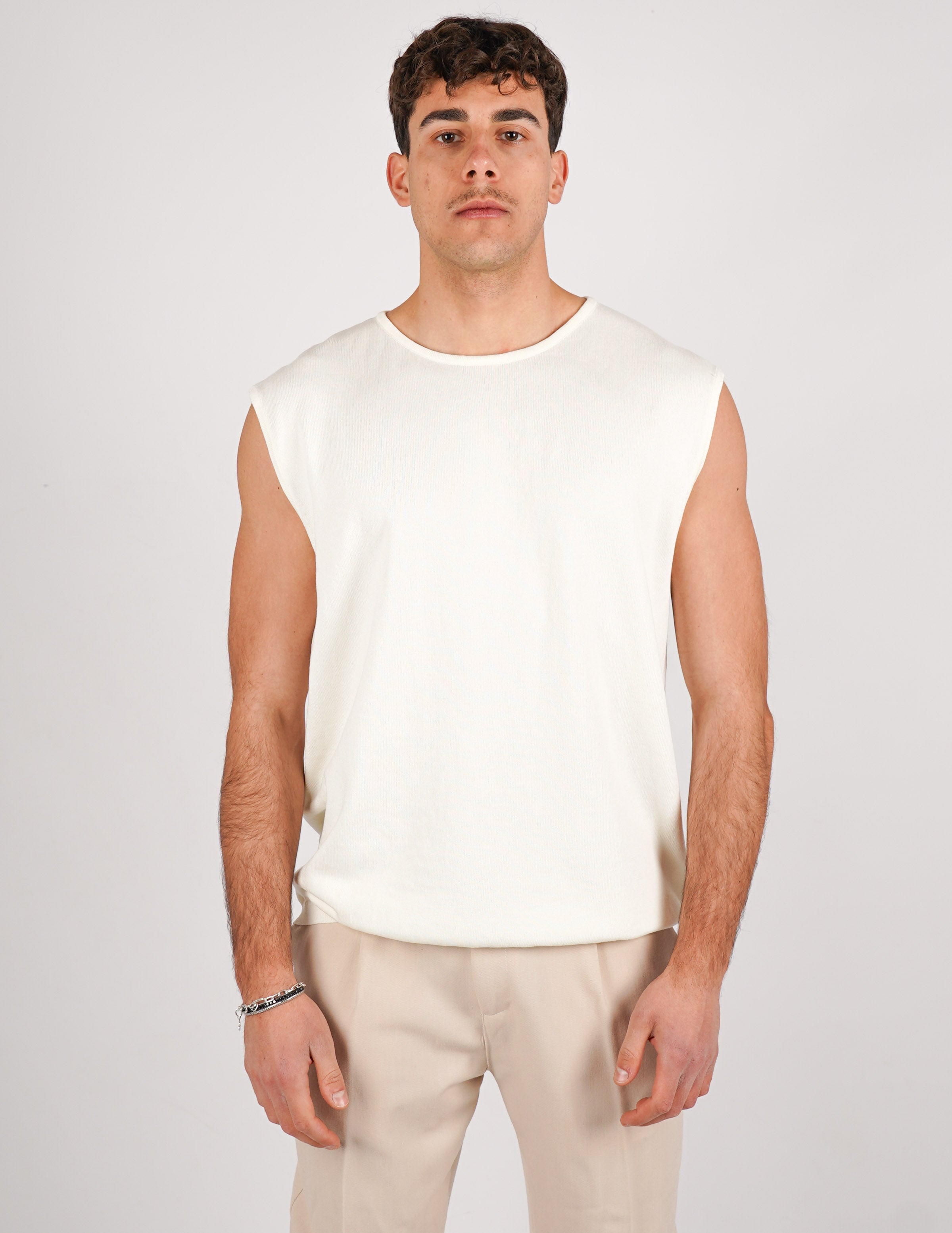 maglia smanicata in filo