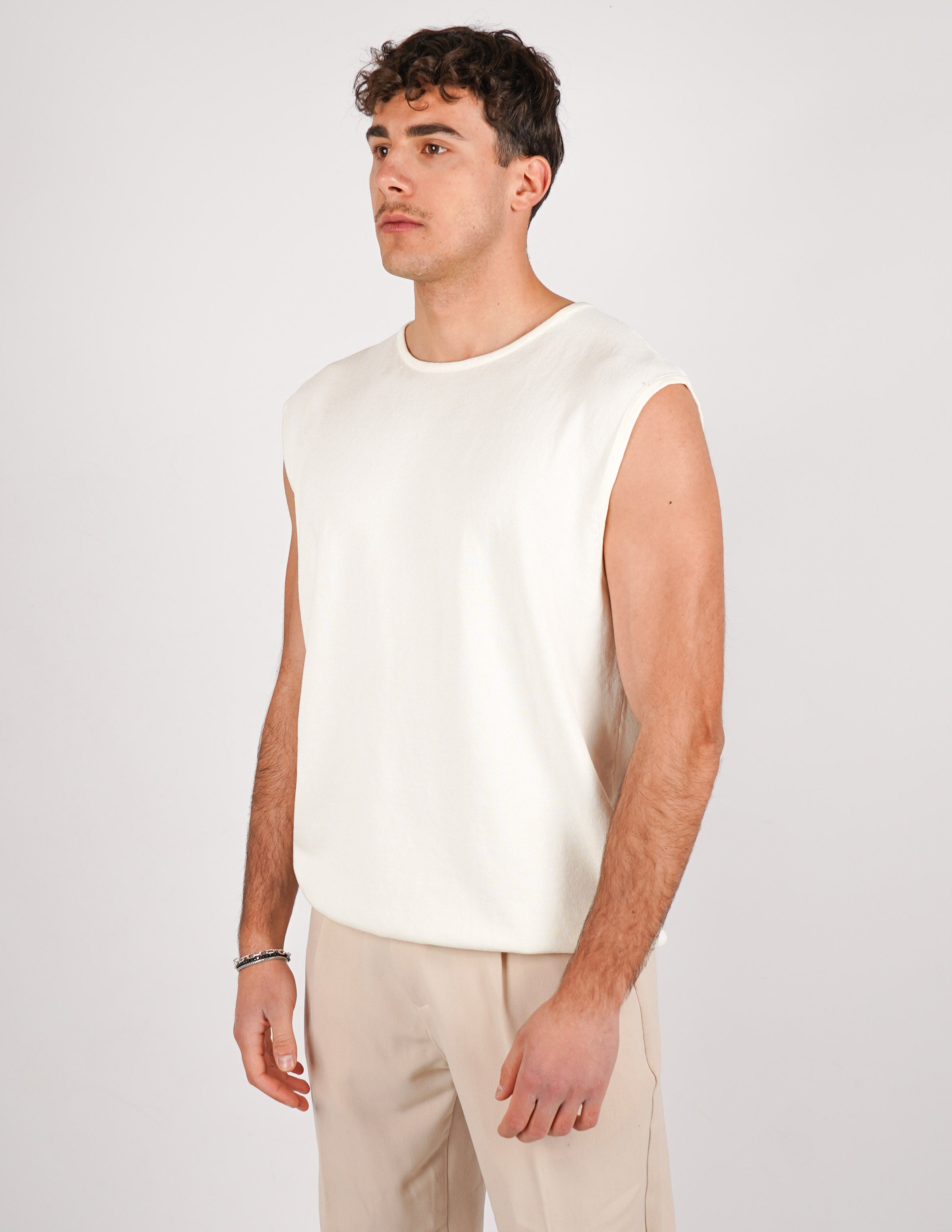 maglia smanicata in filo