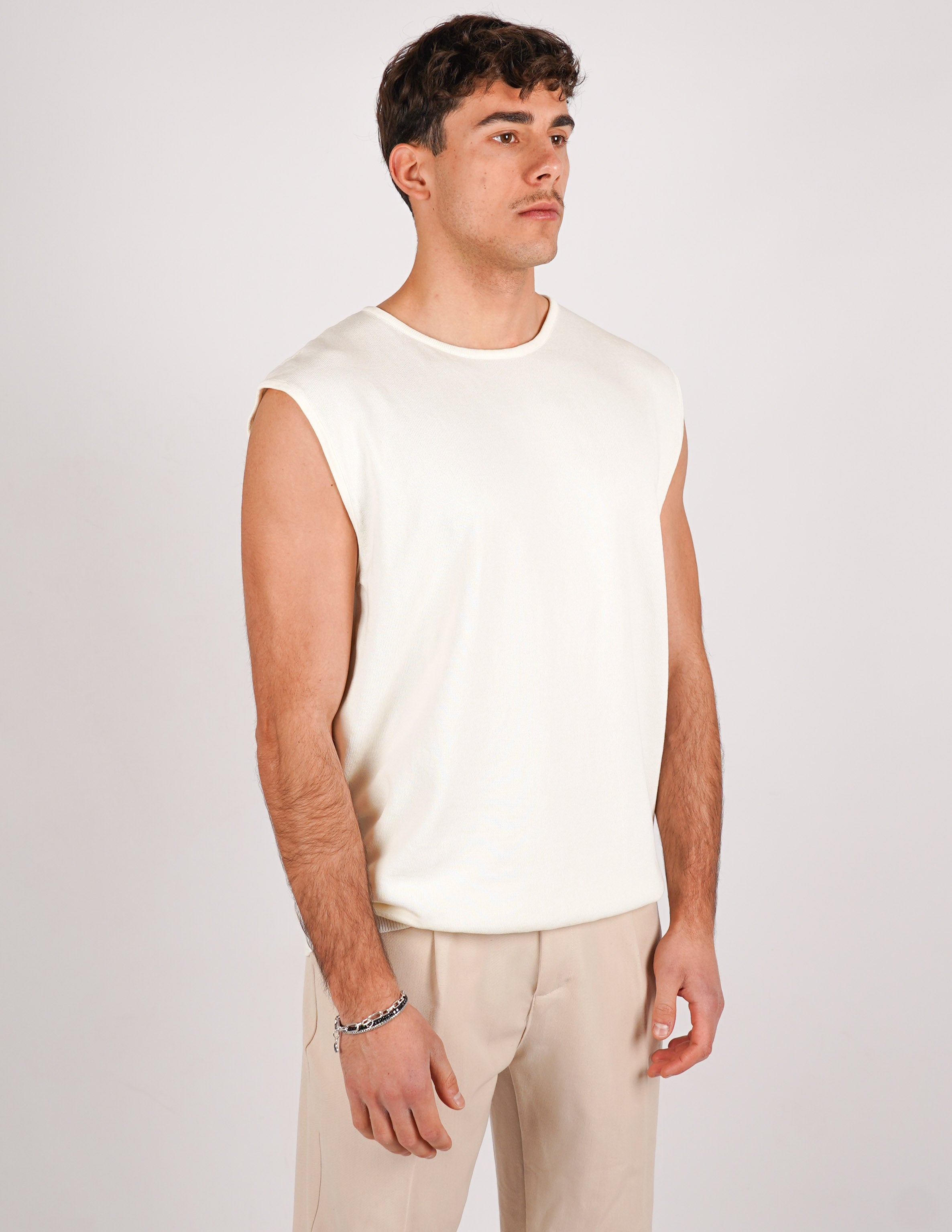 maglia smanicata in filo