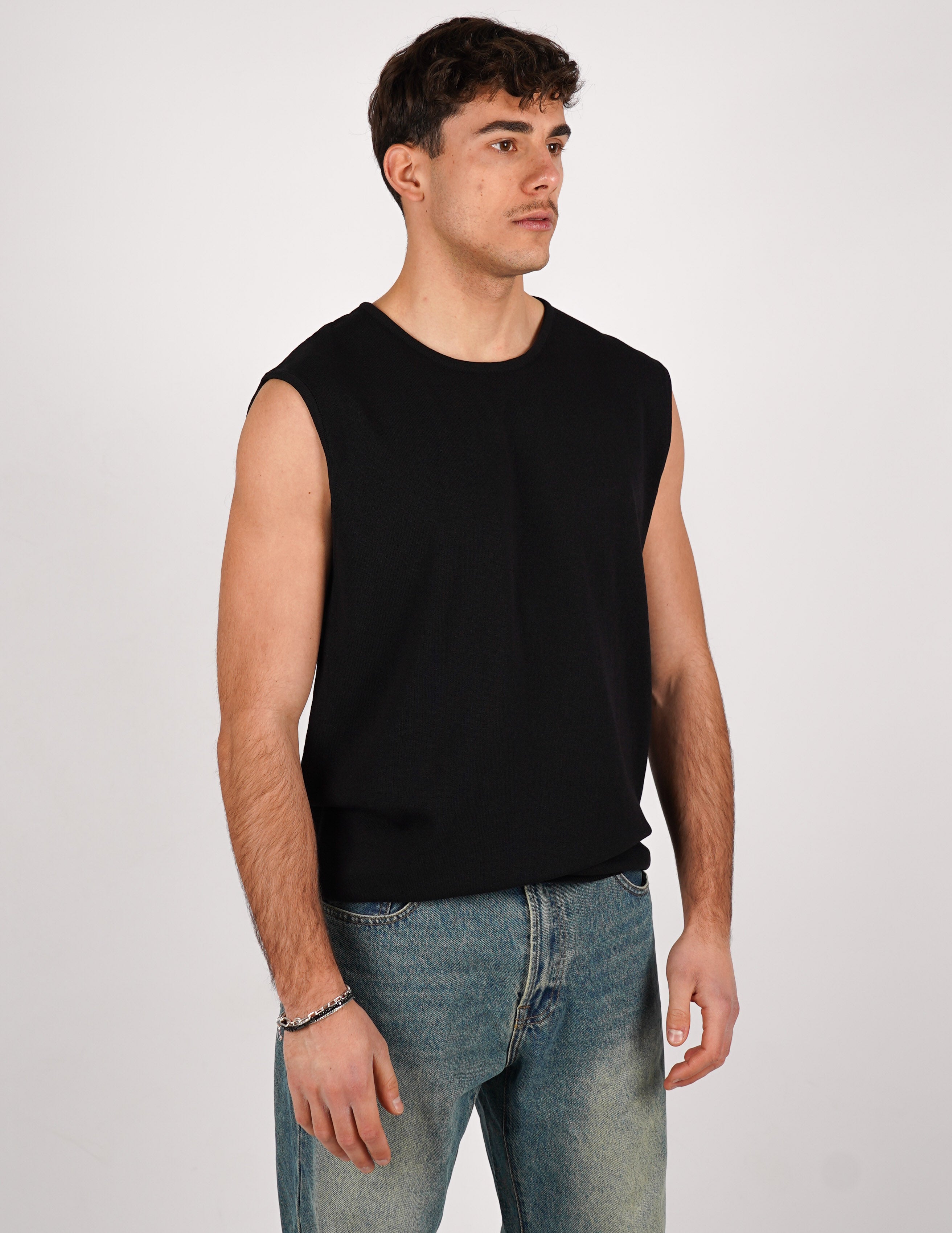 maglia smanicata in filo