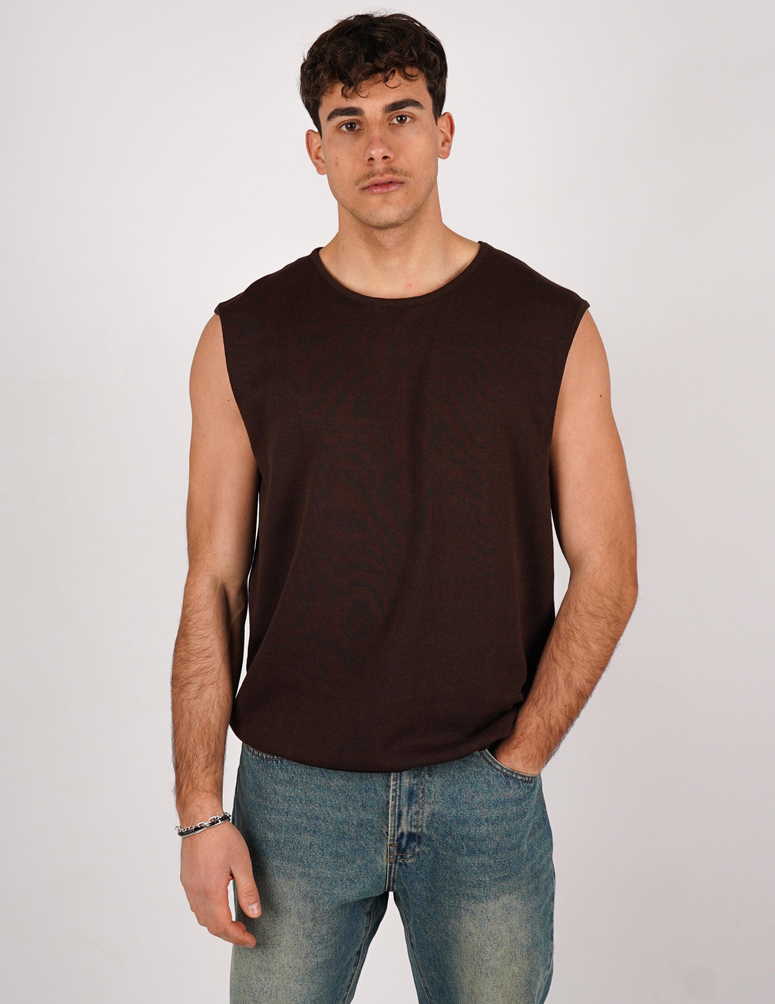 maglia smanicata in filo
